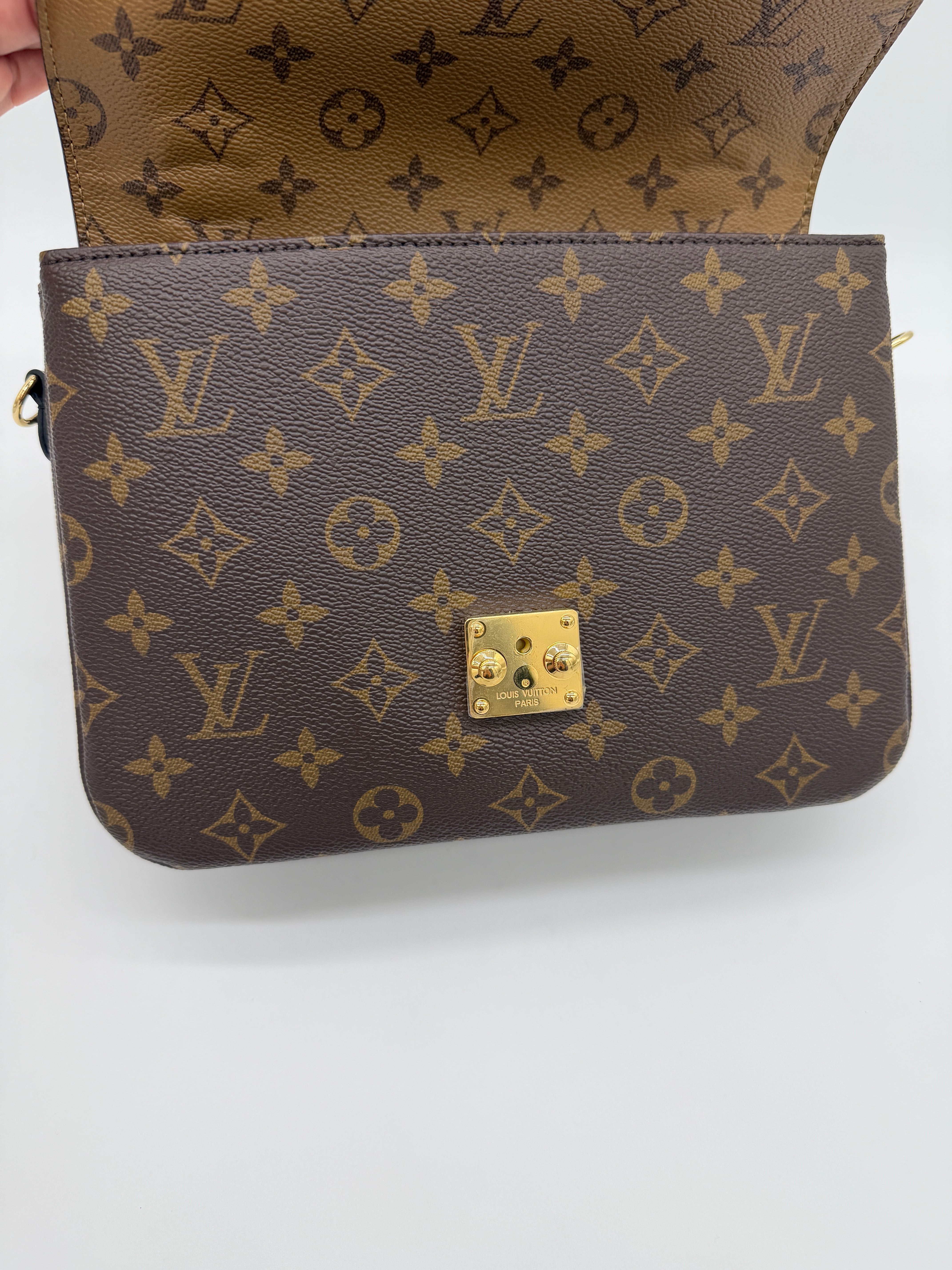 Louis Vuitton Pochette Métis Reverse Monogram