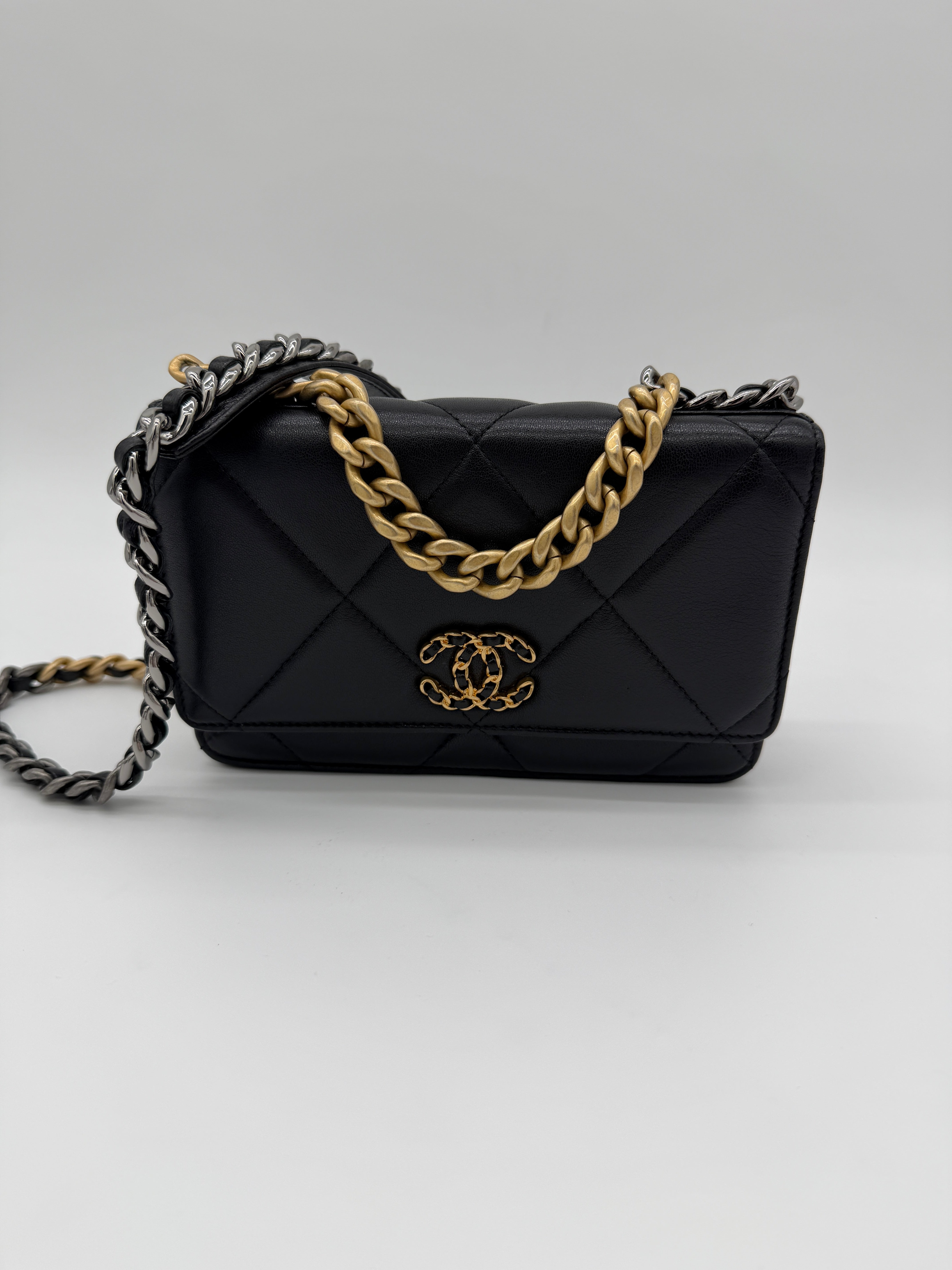 Chanel 19 Wallet on Chain