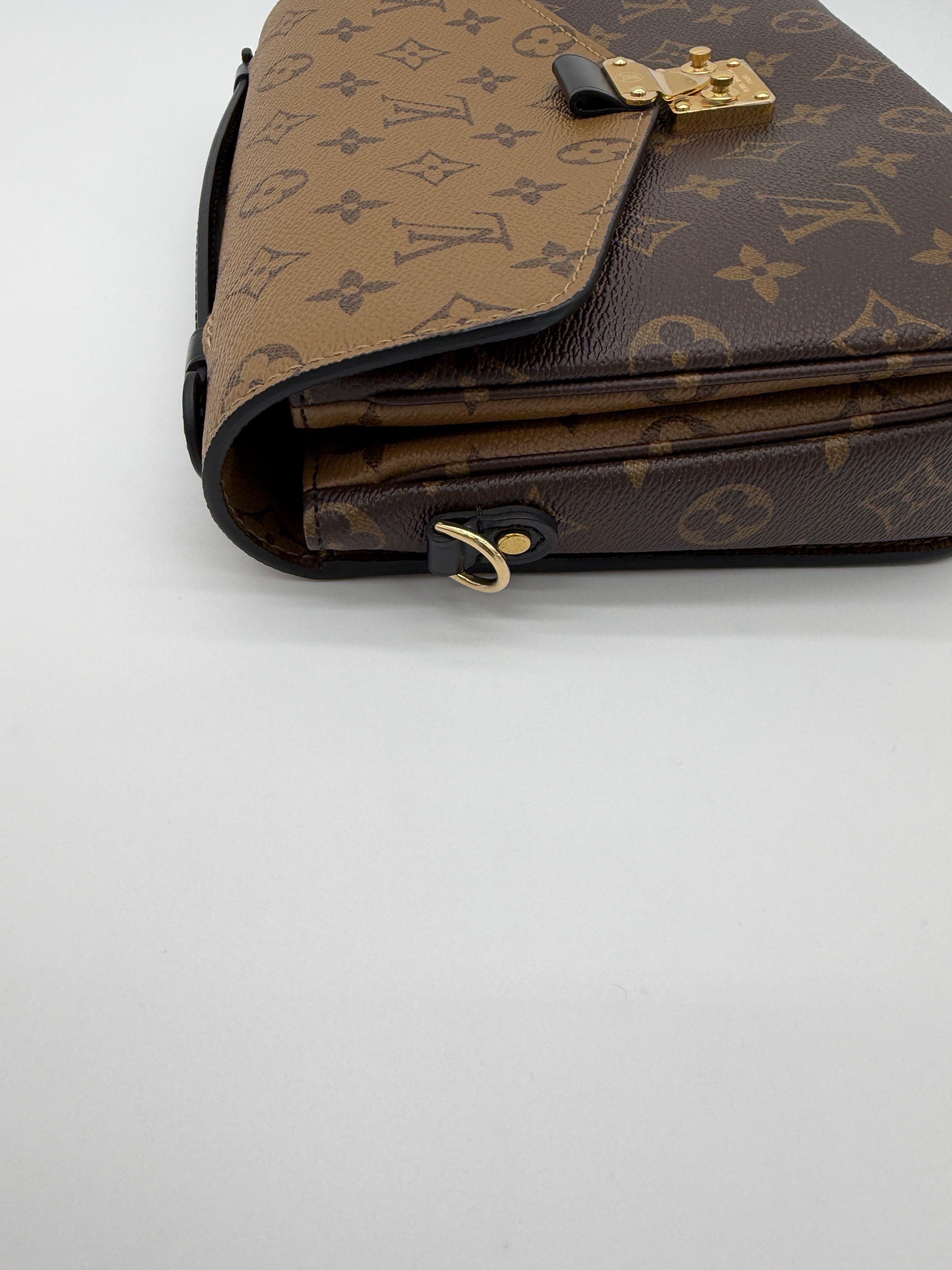 Louis Vuitton Pochette Métis Reverse Monogram