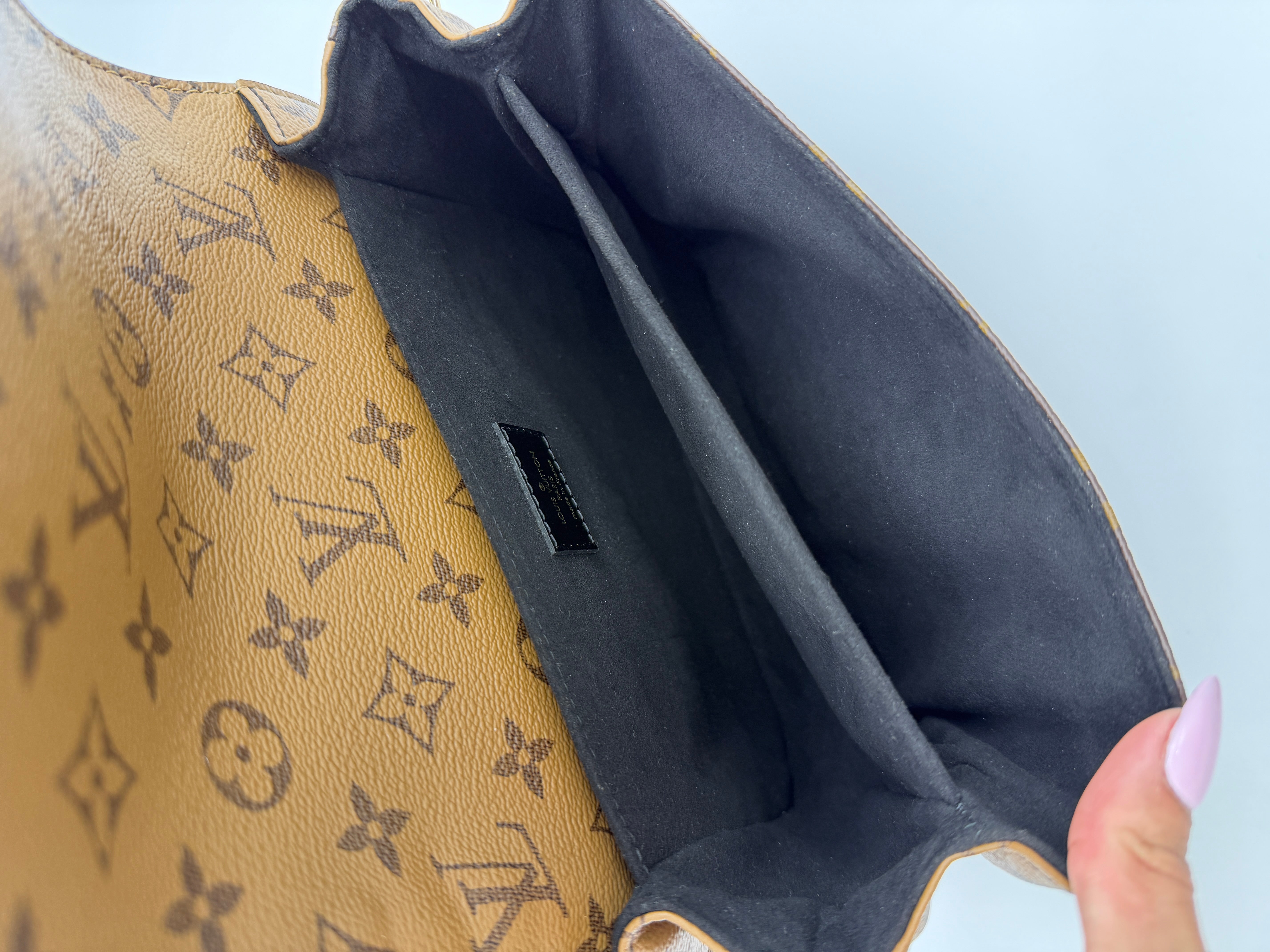 Louis Vuitton Pochette Métis Reverse Monogram