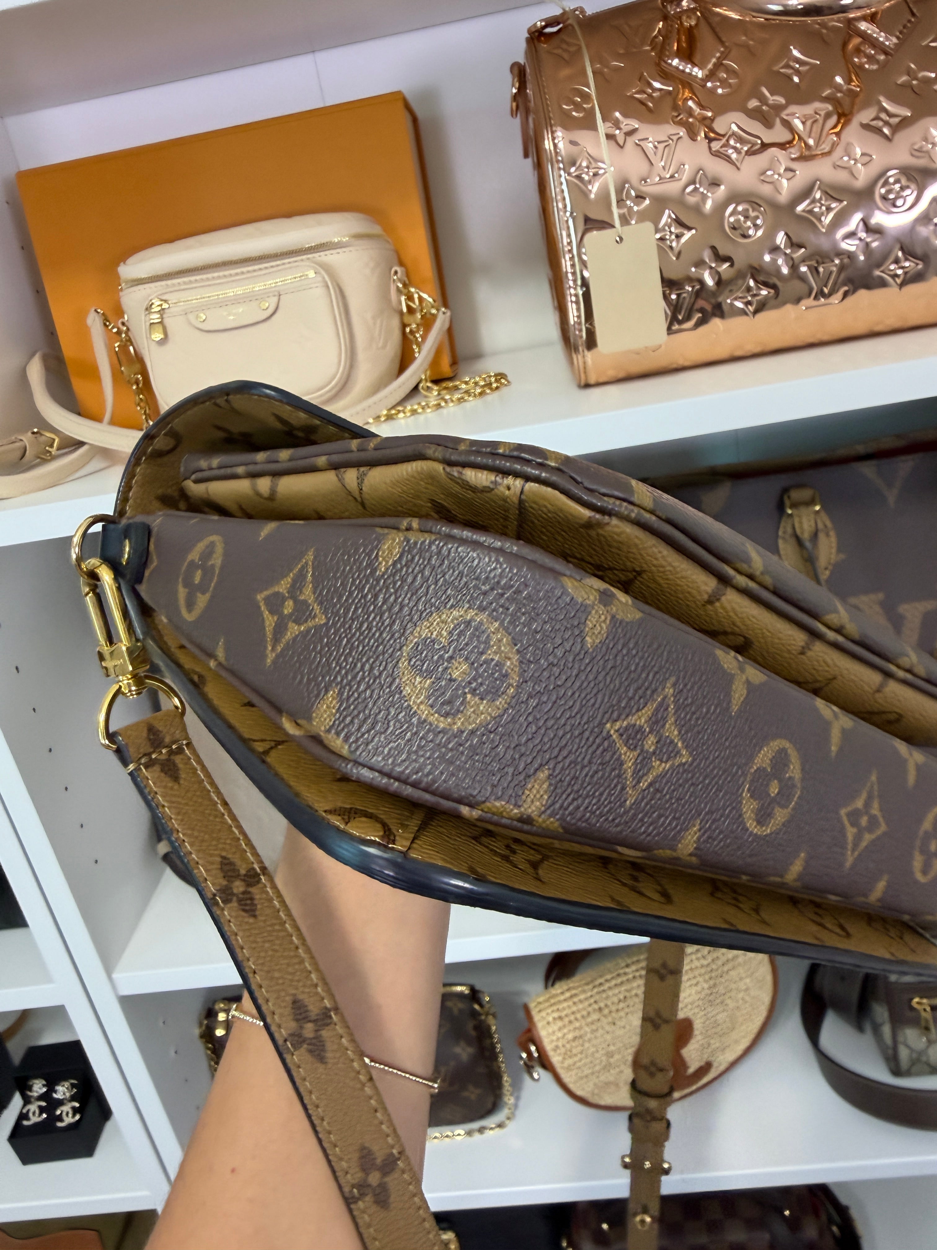 Louis Vuitton Pochette Métis Reverse Monogram