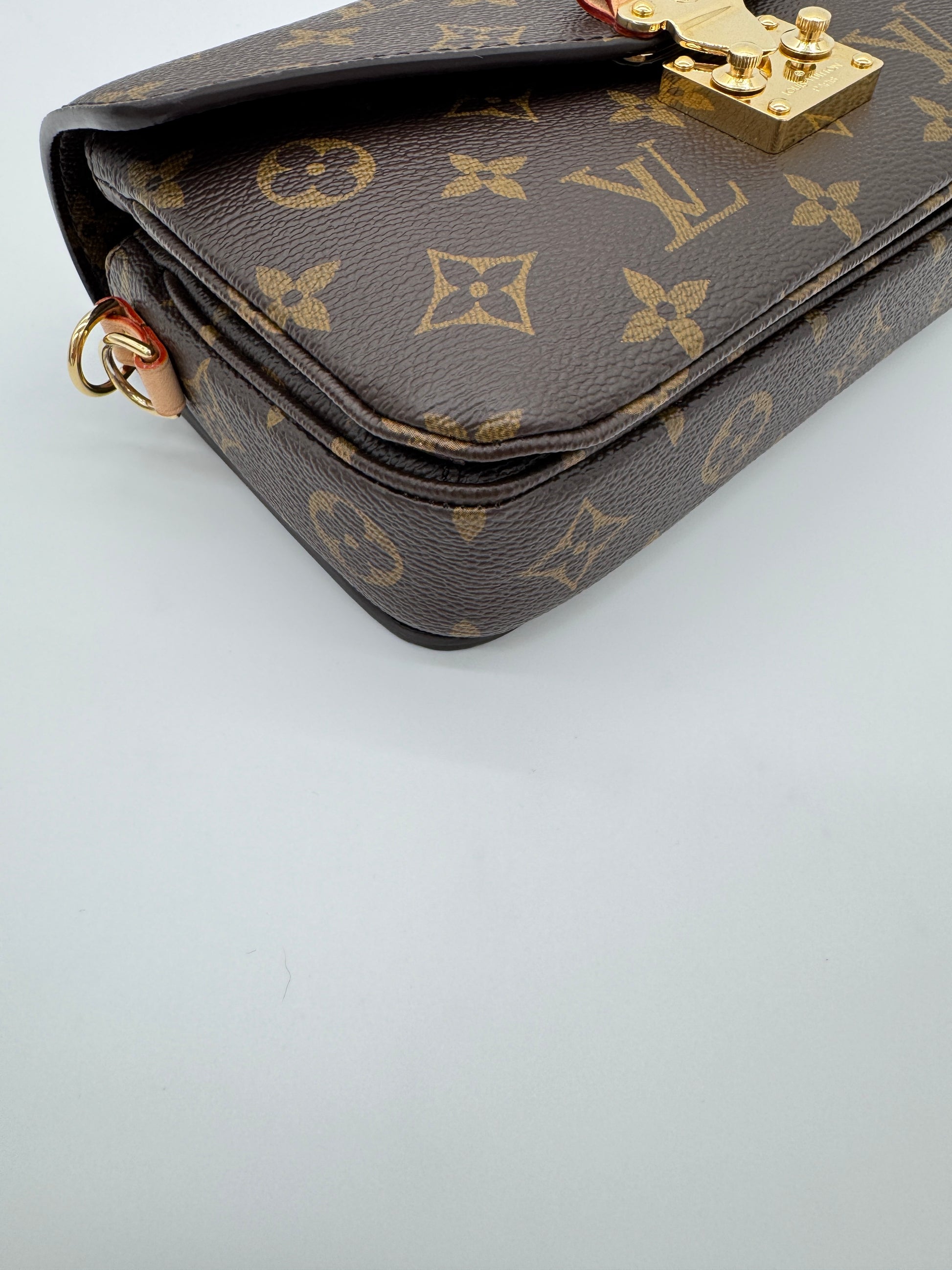 Louis Vuitton Pochette Métis East West