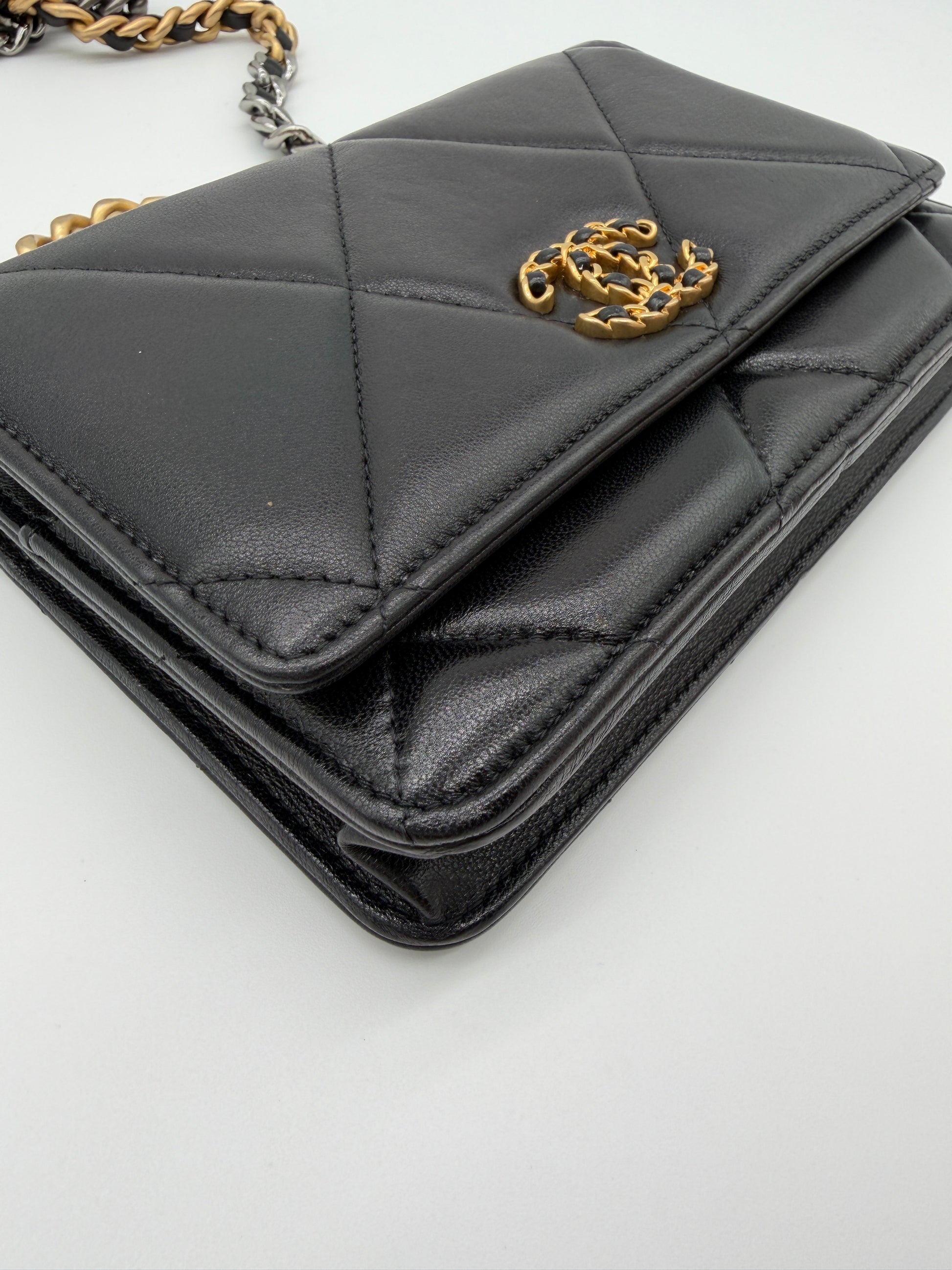 Chanel 19 Wallet on Chain