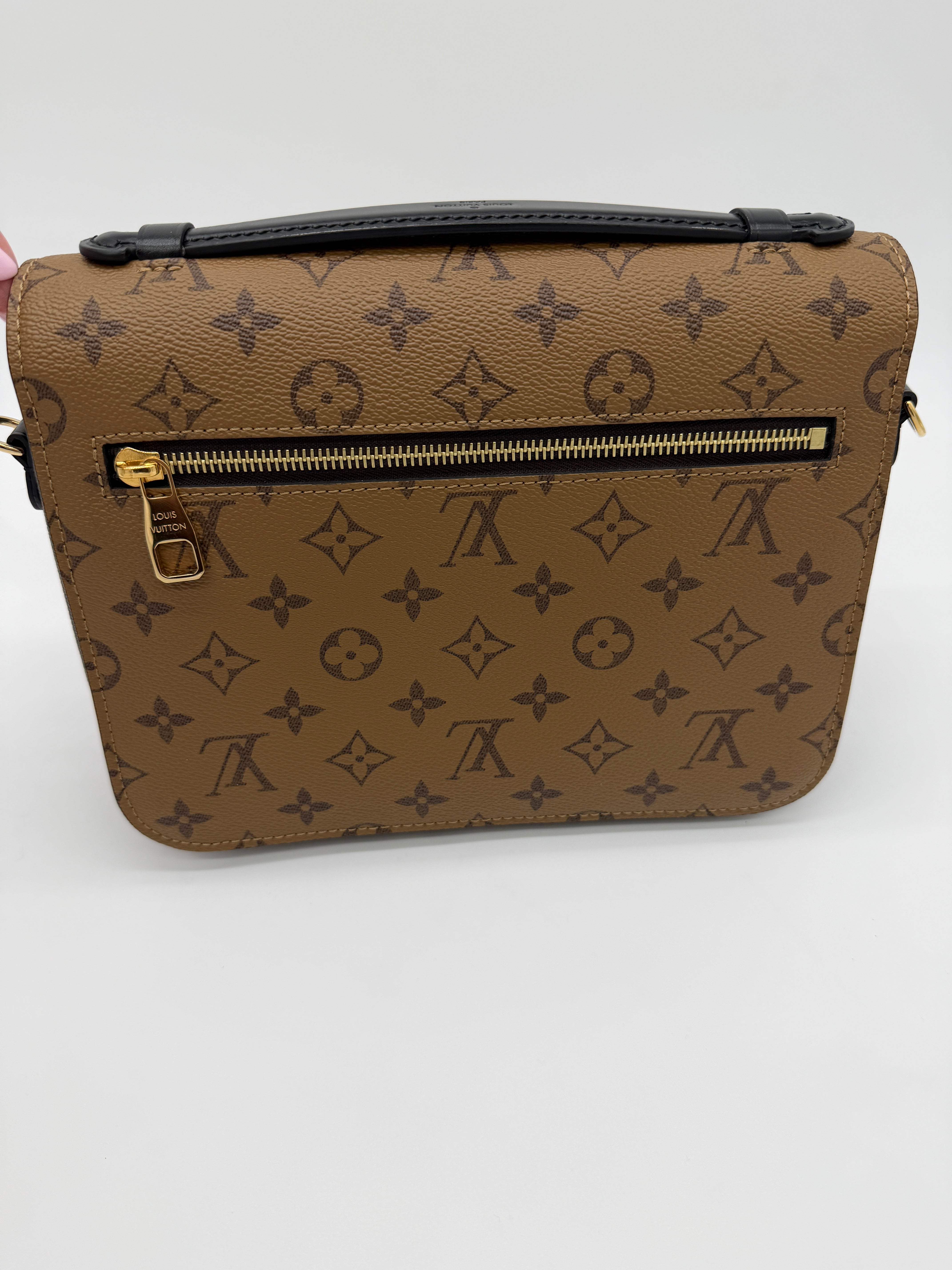 Louis Vuitton Pochette Métis Reverse Monogram