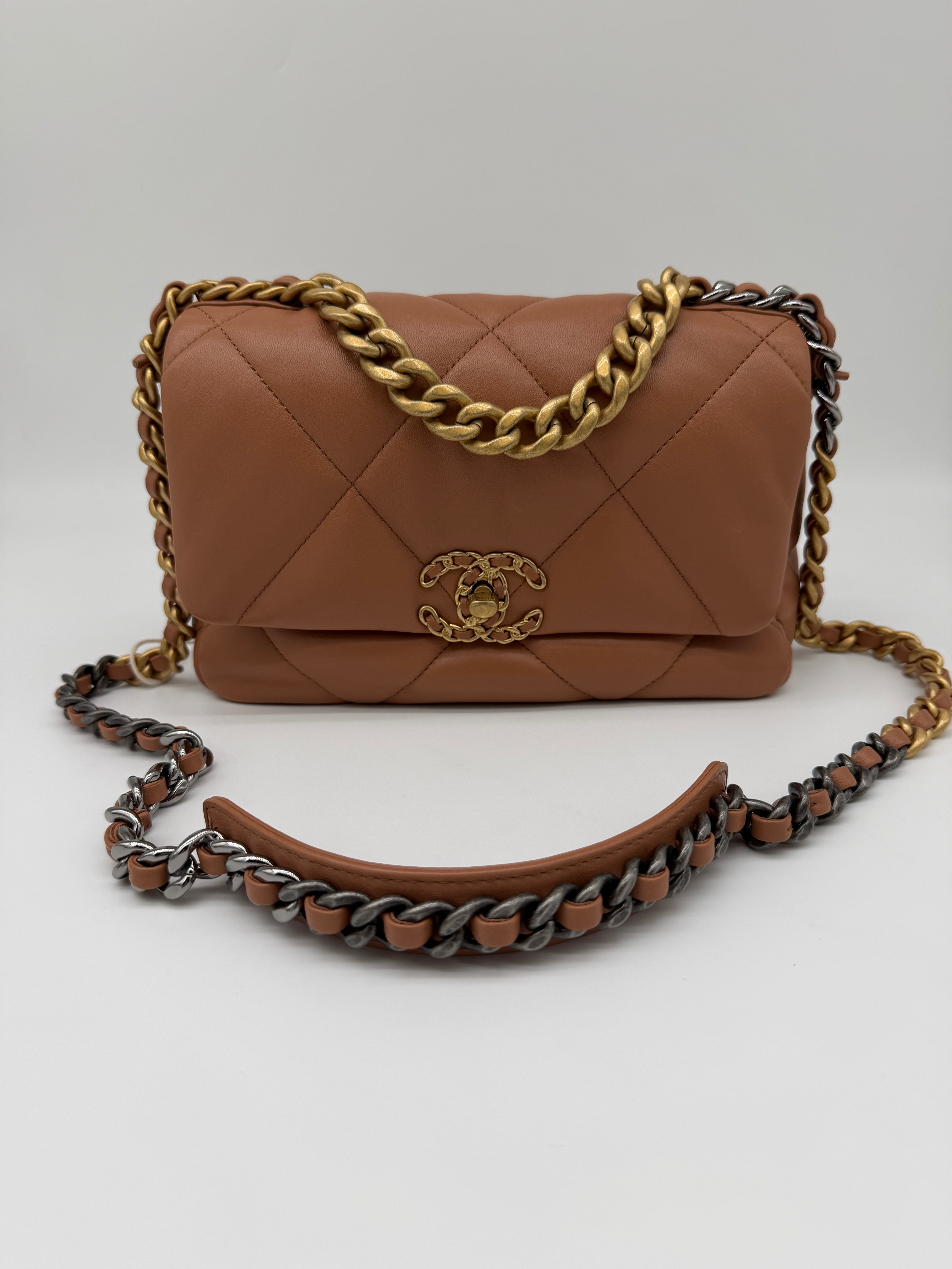 Chanel 19 Caramel Small