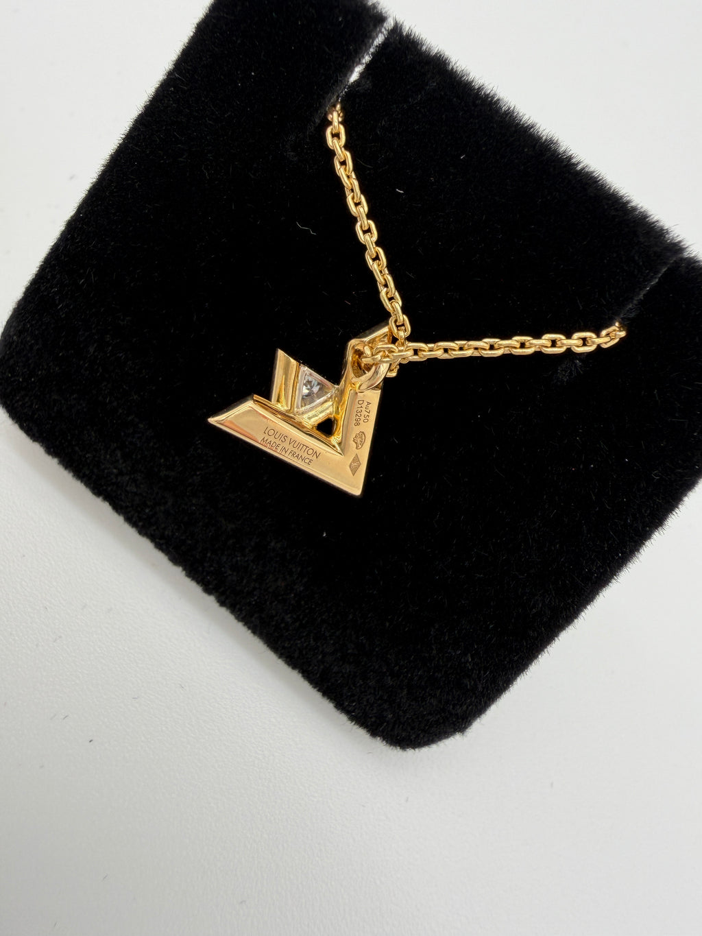 Louis Vuitton Small Volt One Diamond Pendant Necklace 18k