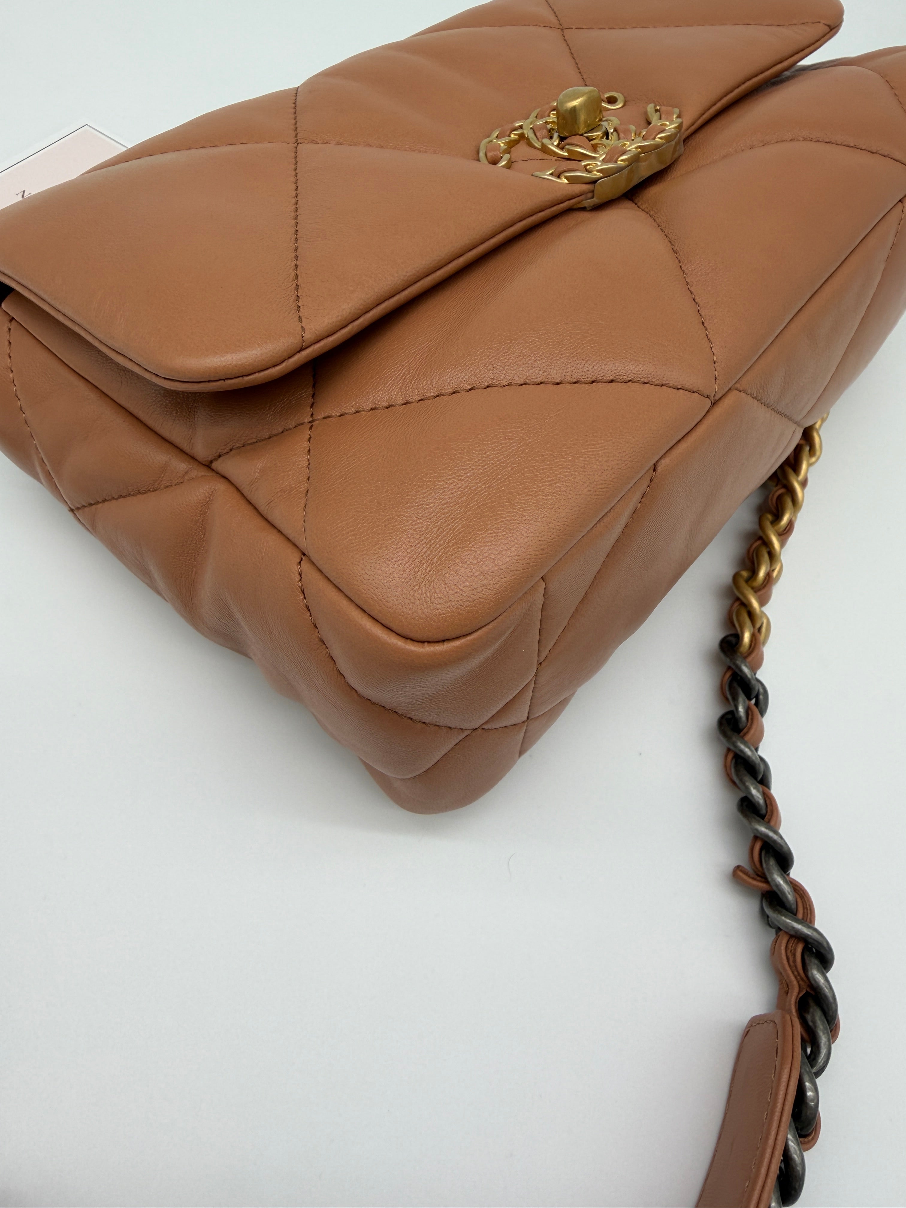 Chanel 19 Caramel Small