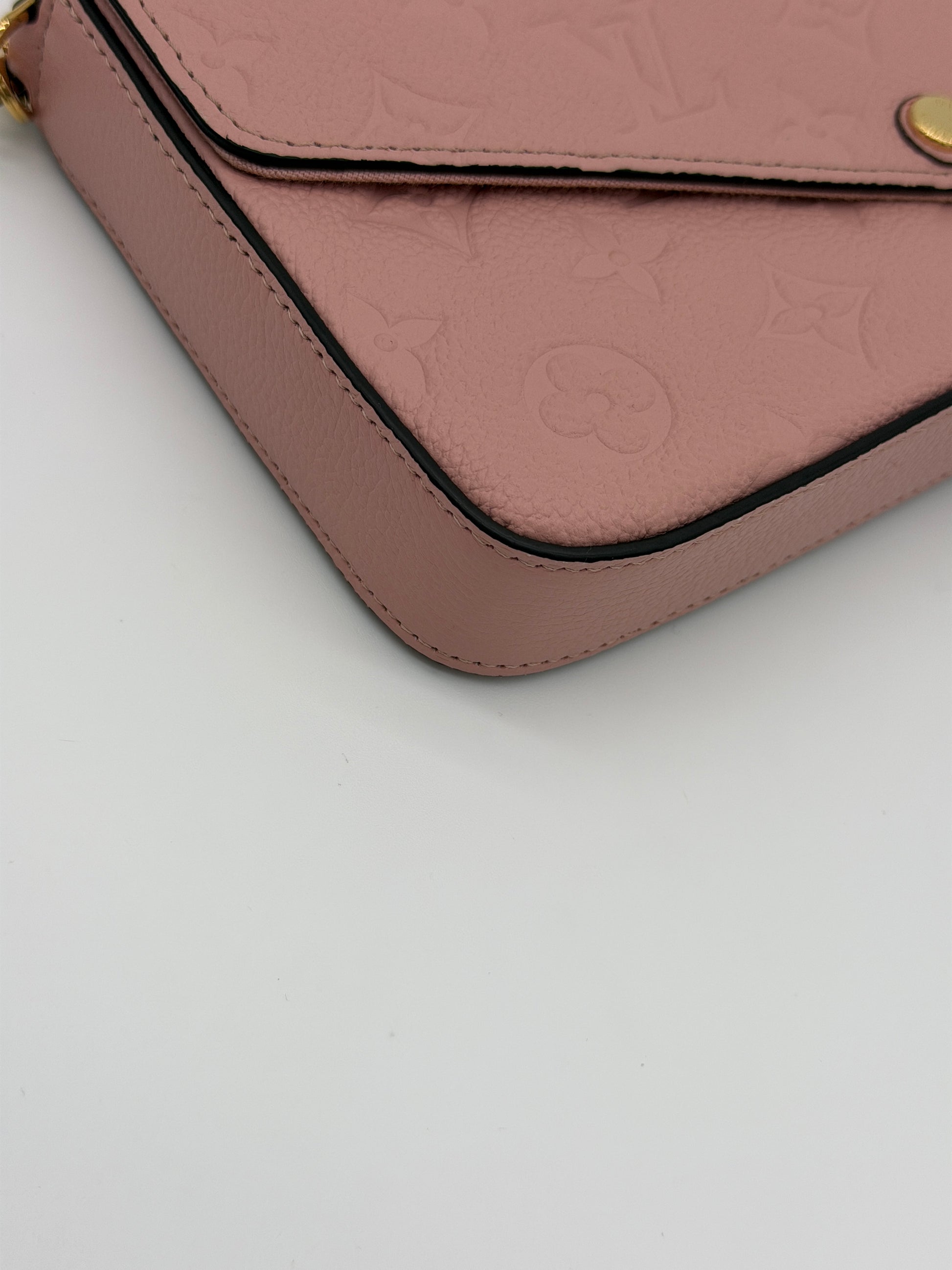 Louis Vuitton Pochette Felicie Empreinte Rose Poudre Pink