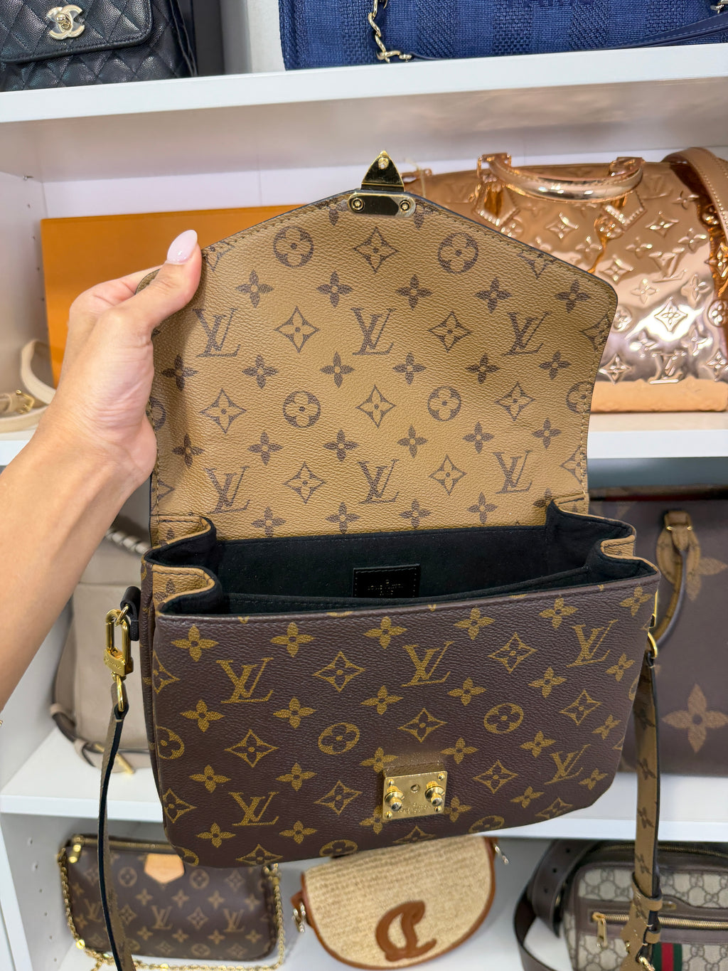 Louis Vuitton Pochette Métis Reverse Monogram