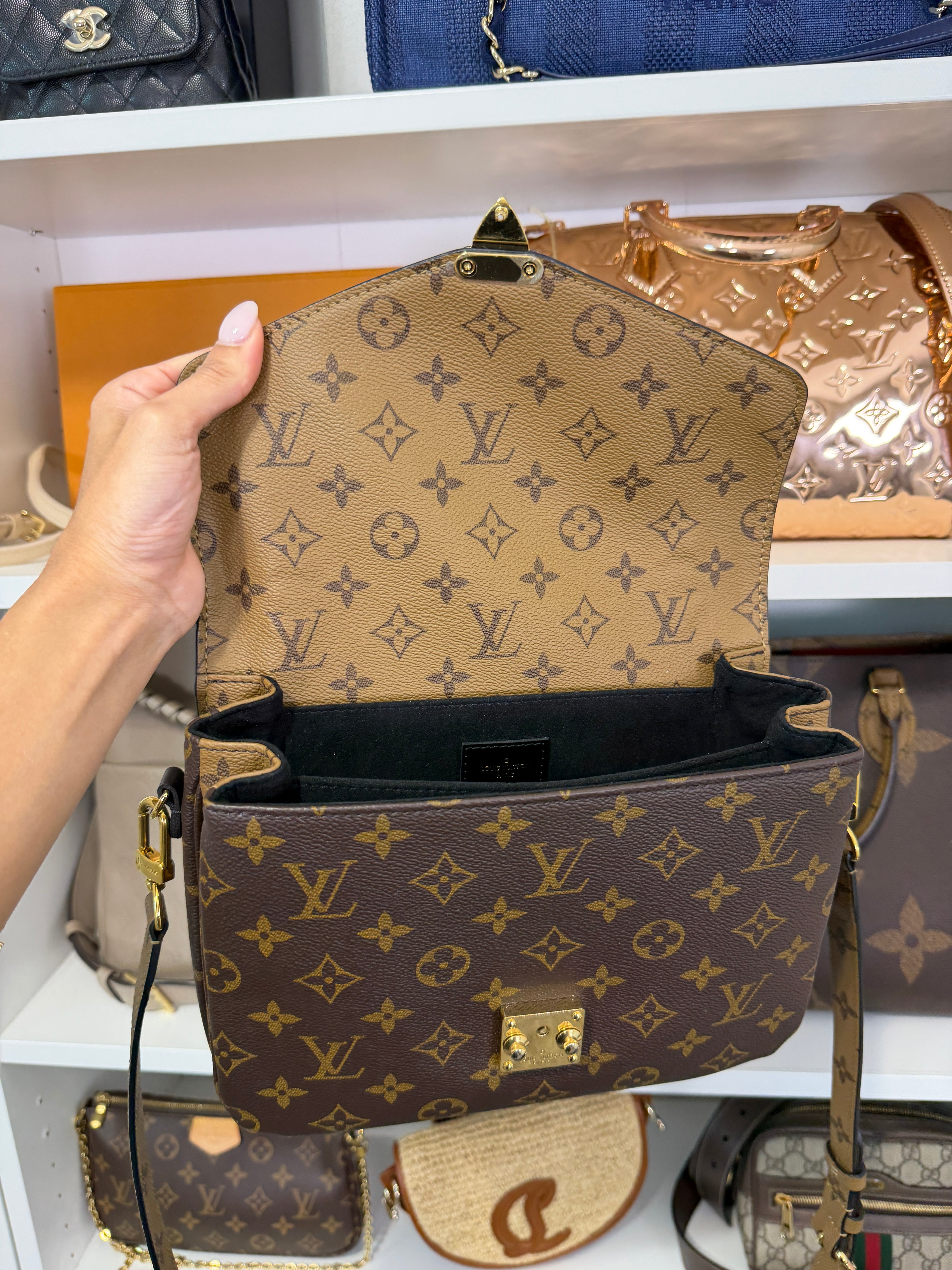Louis Vuitton Pochette Métis Reverse Monogram