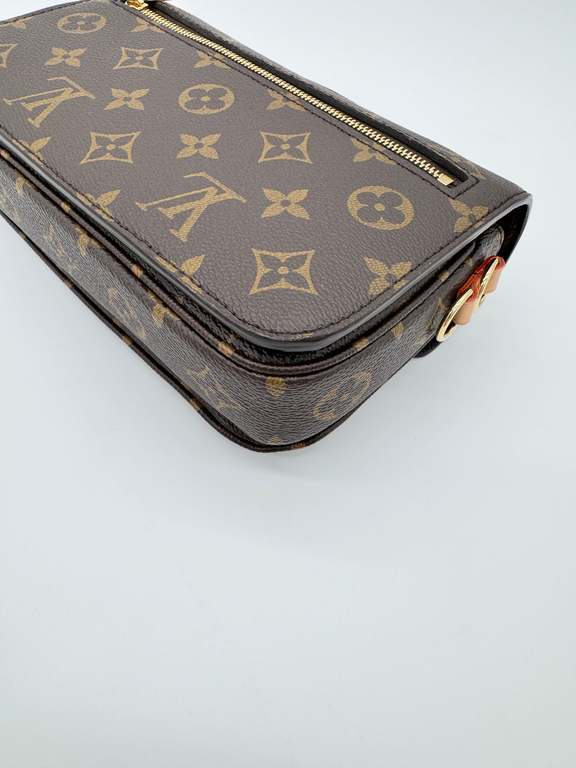 Louis Vuitton Pochette Métis East West