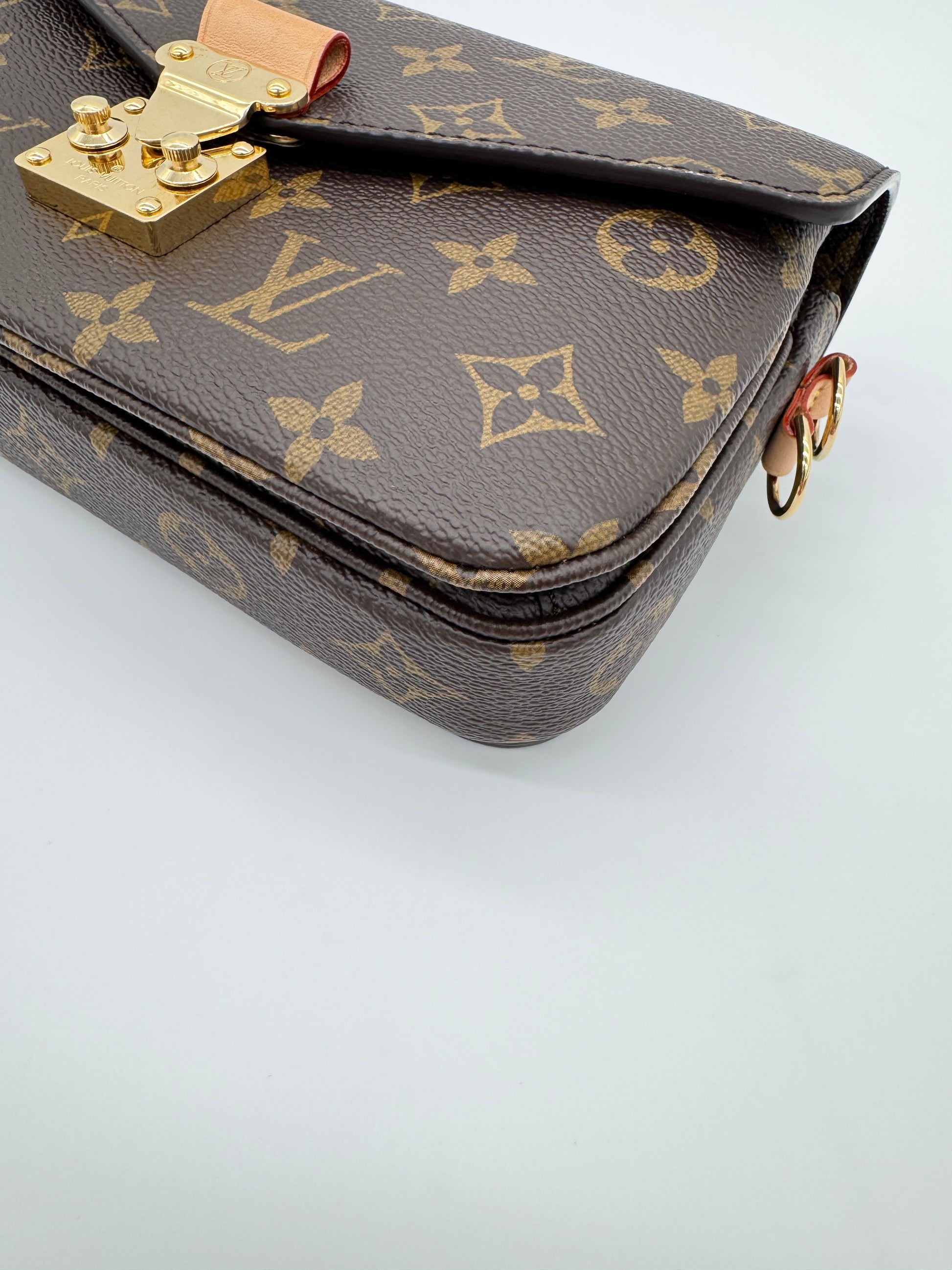 Louis Vuitton Pochette Métis East West