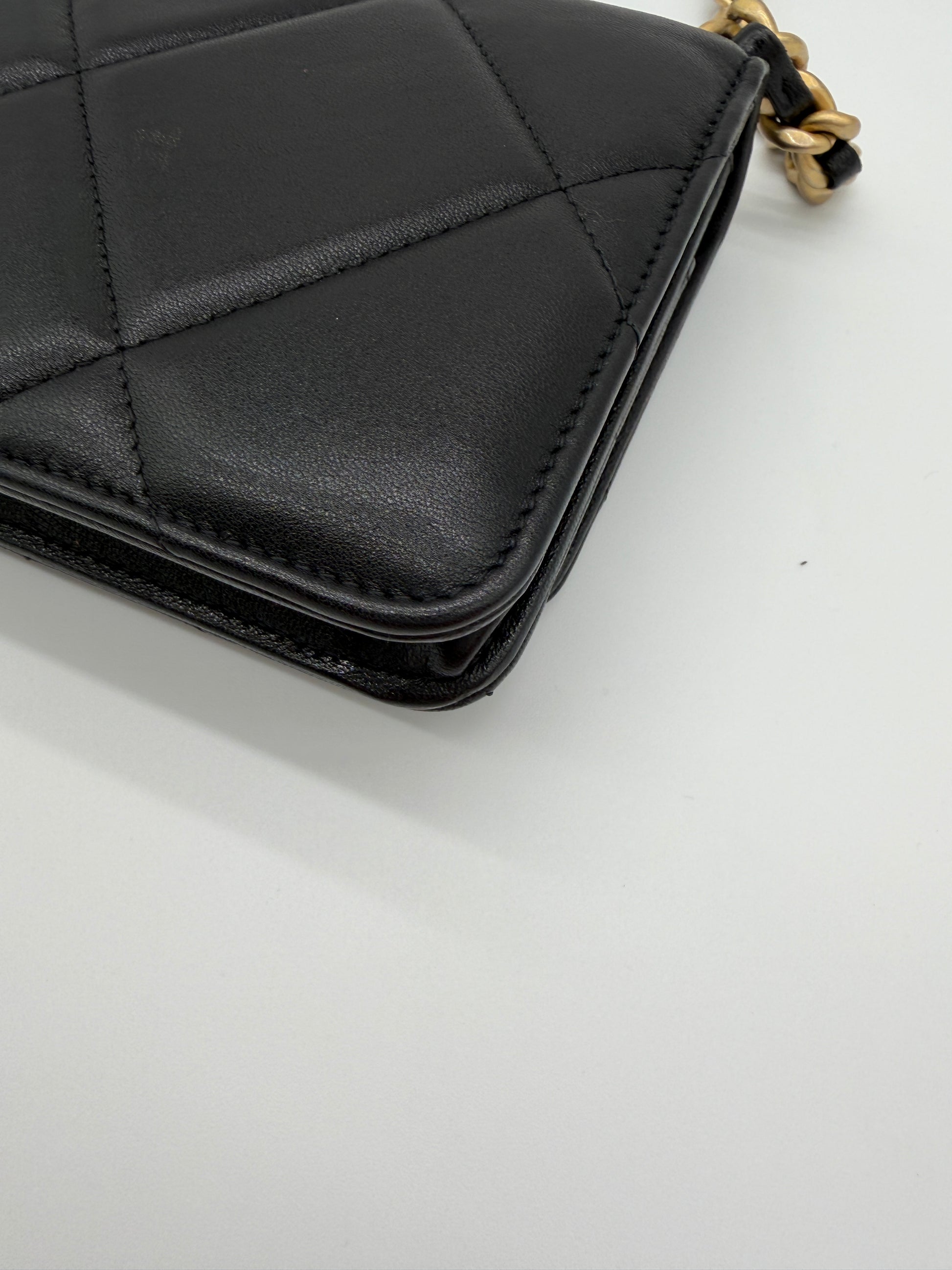 Chanel 19 Wallet on Chain