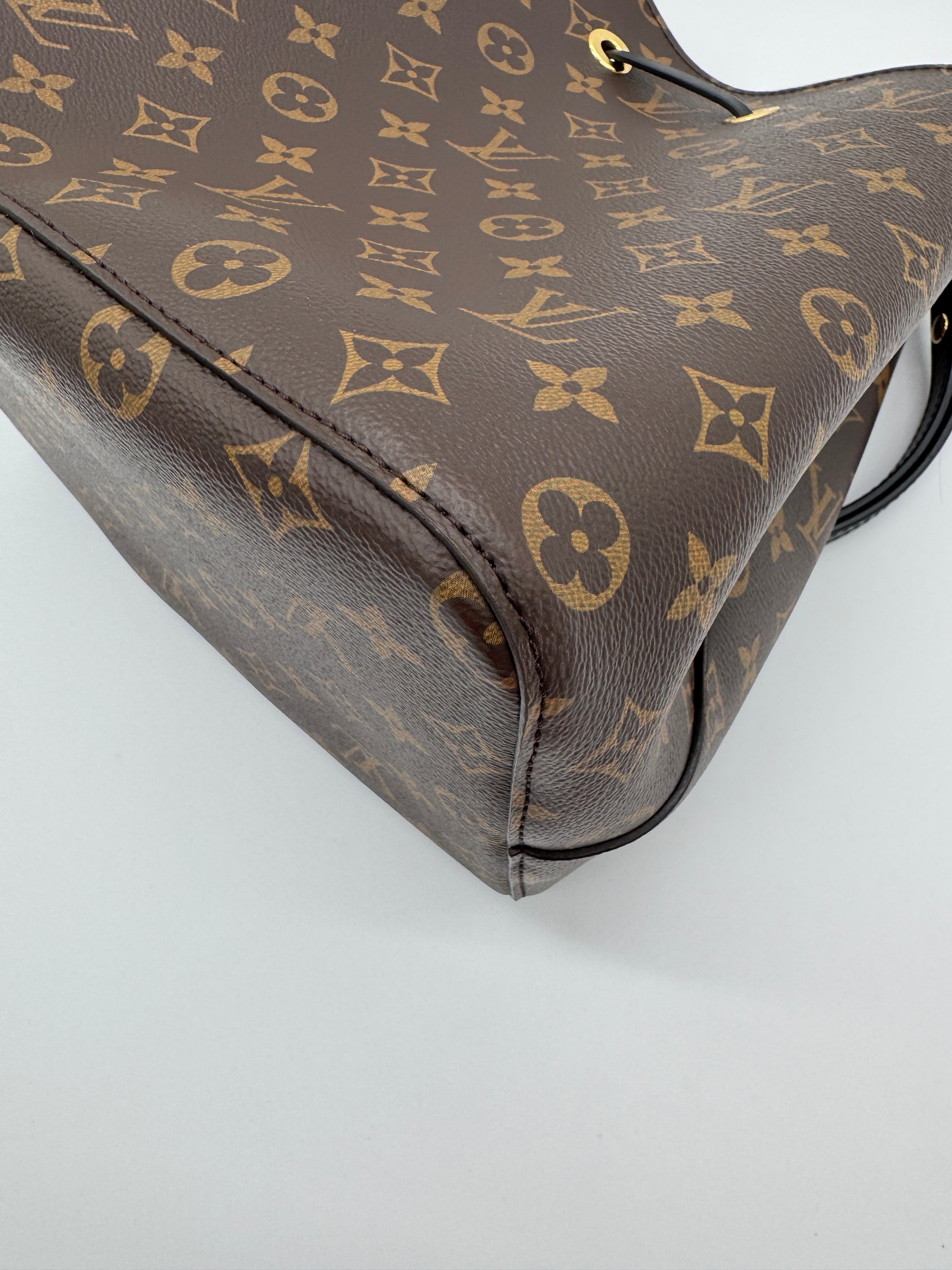 Louis Vuitton NeoNoe MM