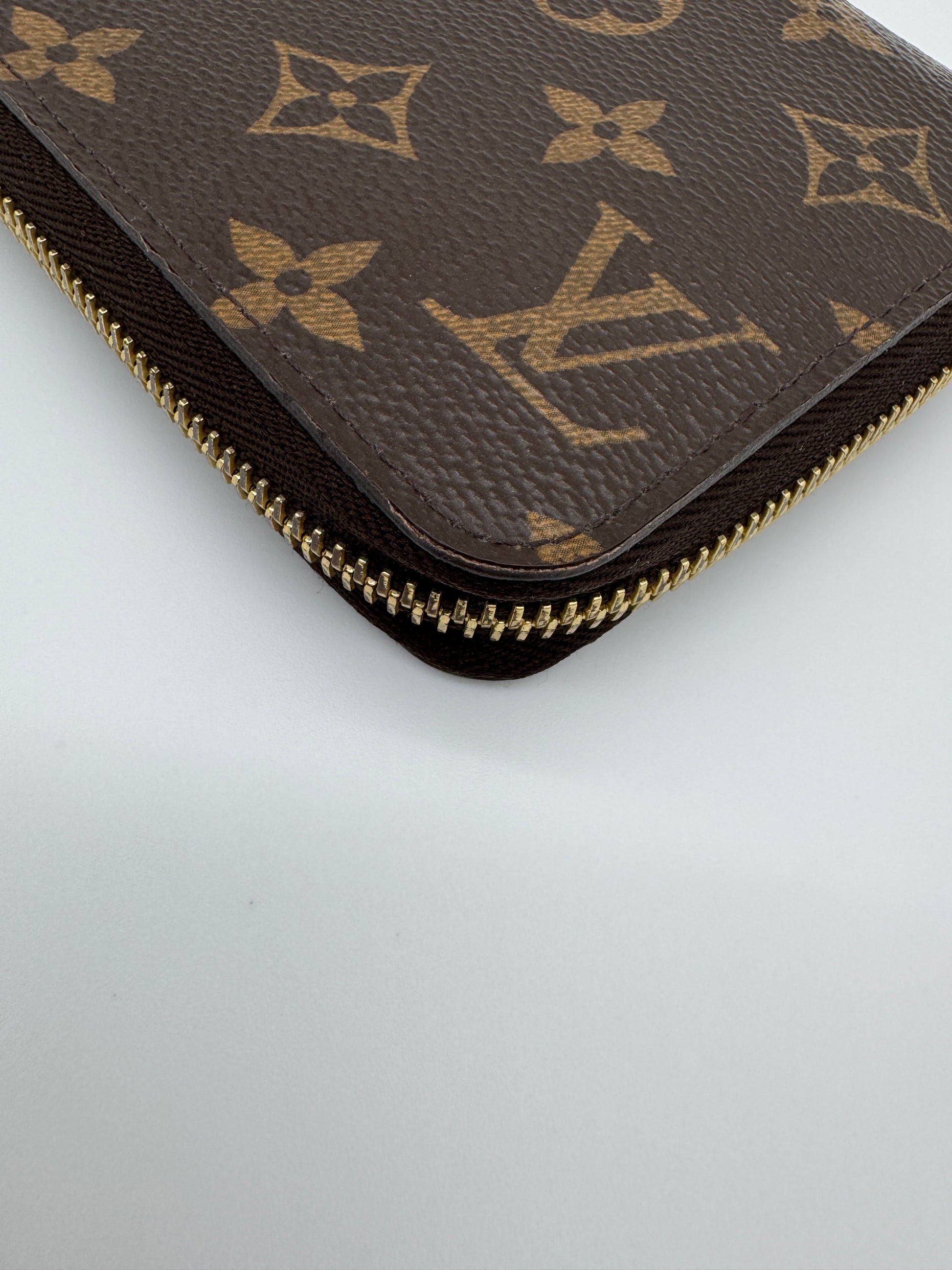 Louis Vuitton Monogram Zippy Wallet