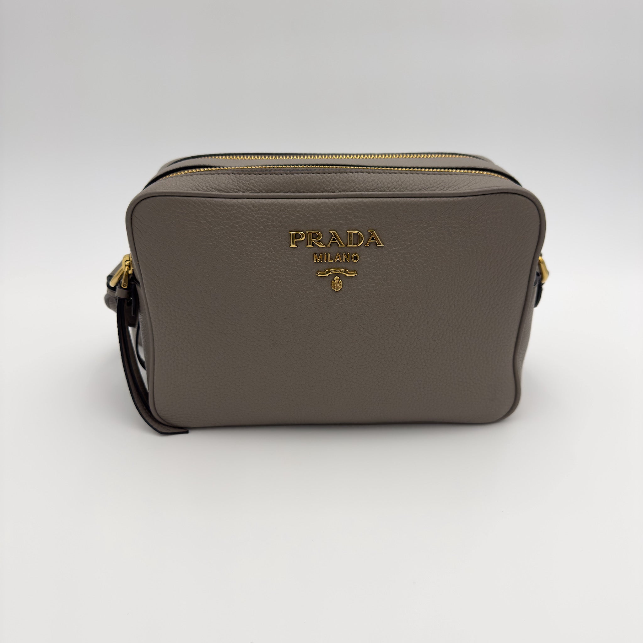 プラスパ　グッズ　0621 New Prada Argilla Grey Vitello Phenix Leather Double Zip Crossbody