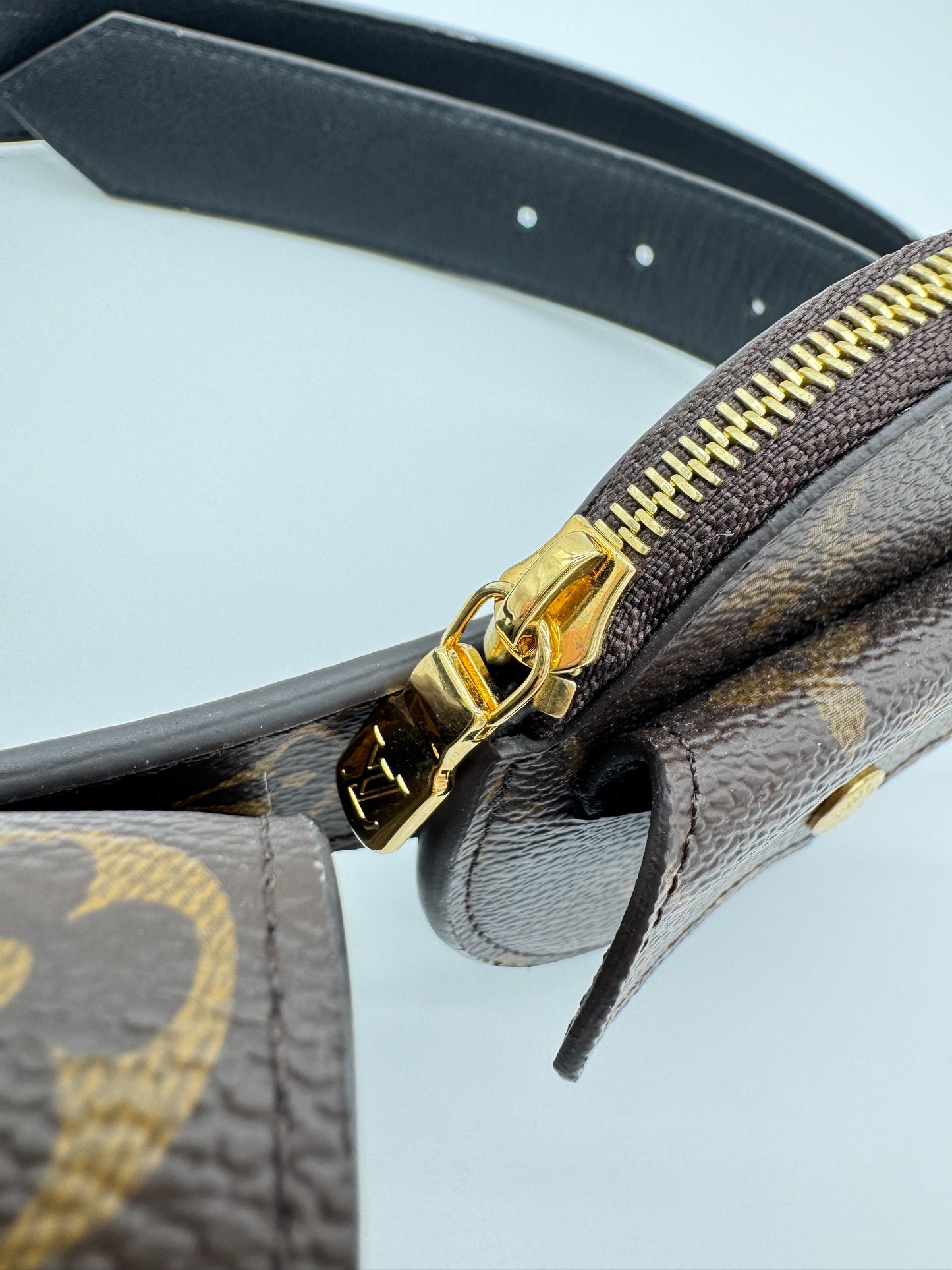 Louis Vuitton Daily Multi Pocket 30mm Belt 80/32
