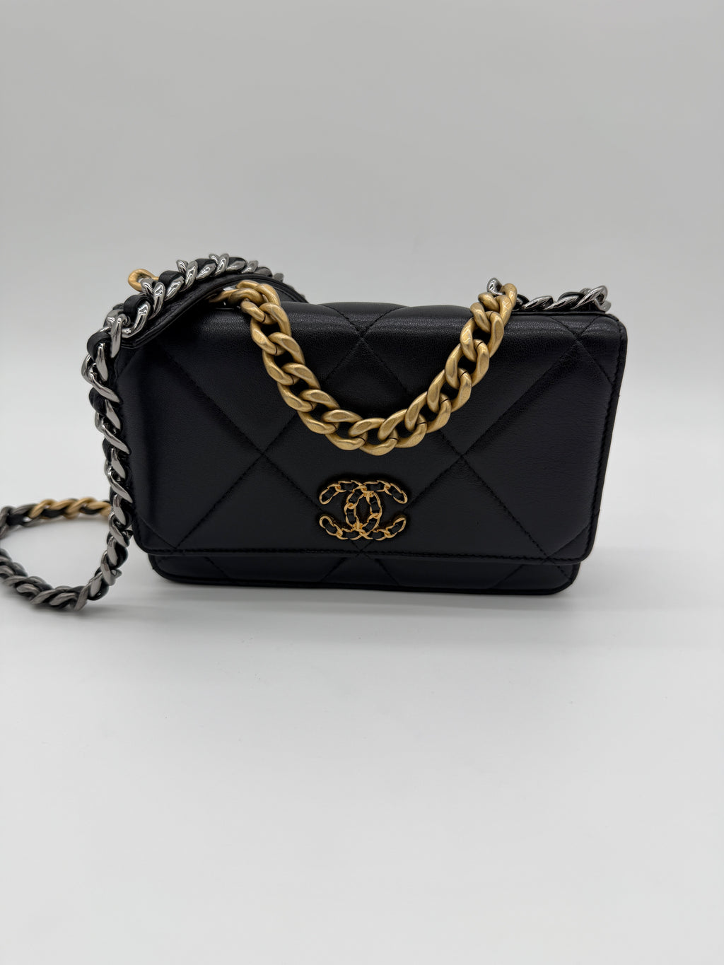 Chanel 19 Wallet on Chain