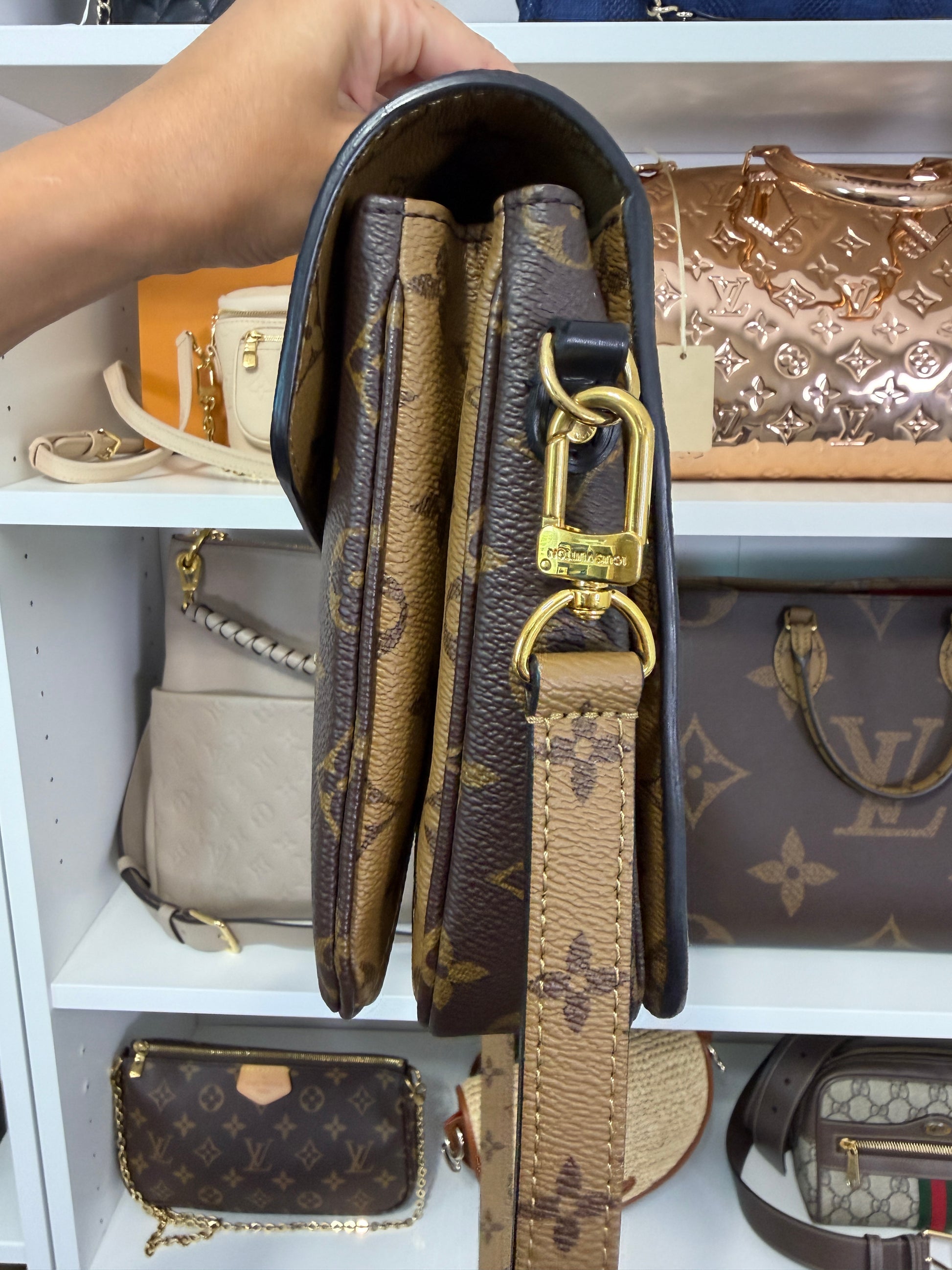 Louis Vuitton Pochette Métis Reverse Monogram