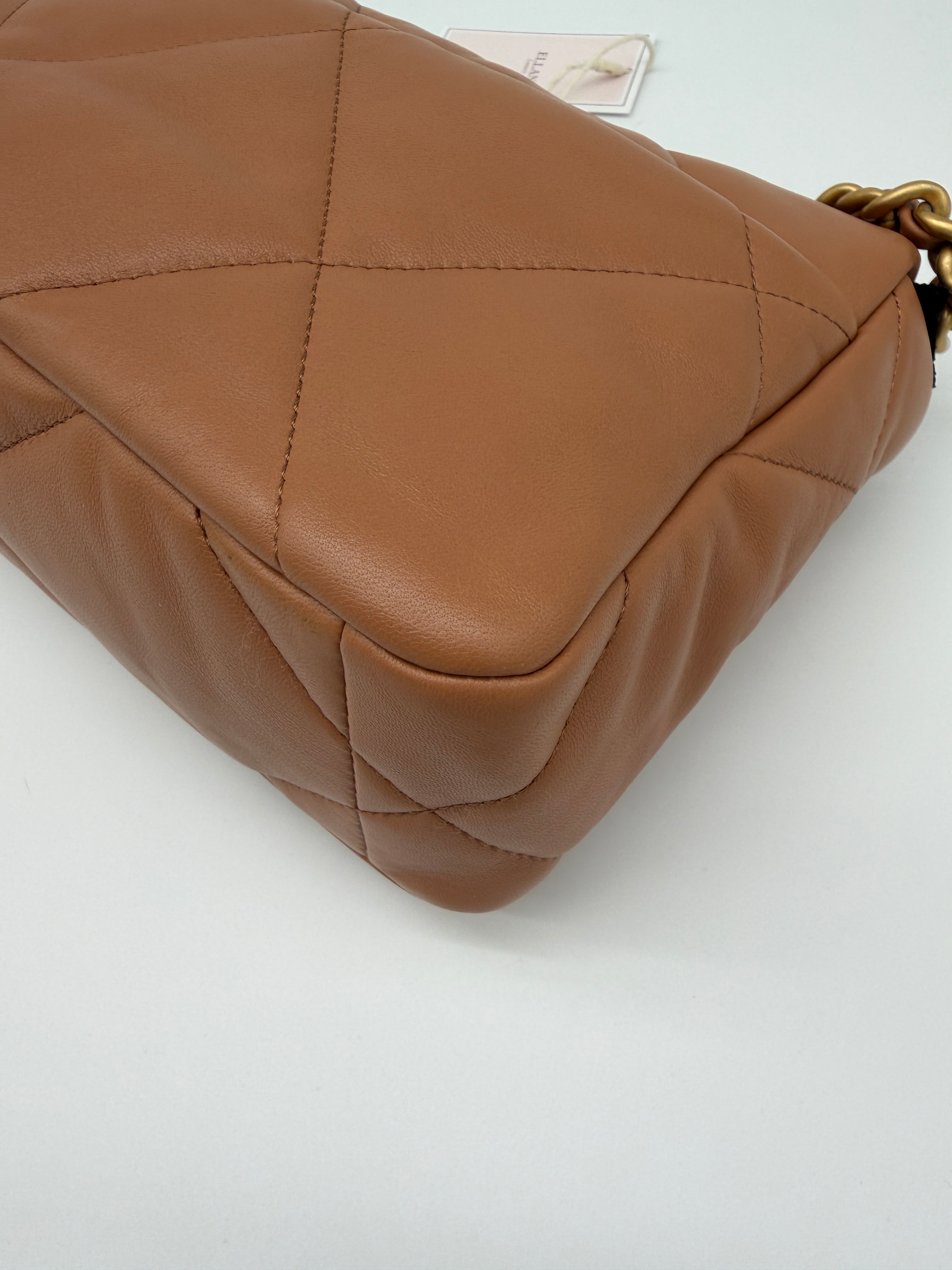 Chanel 19 Caramel Small