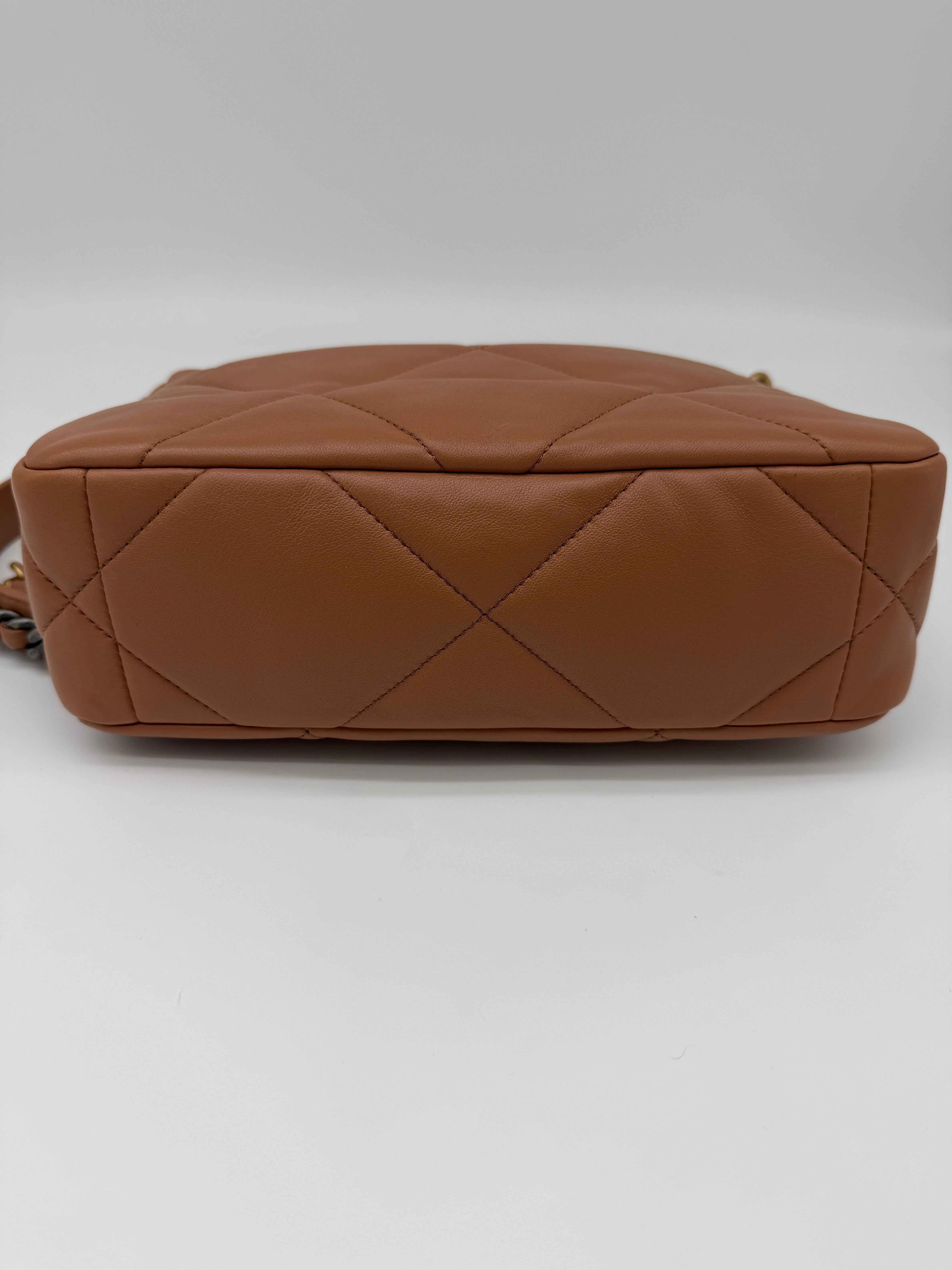 Chanel 19 Caramel Small