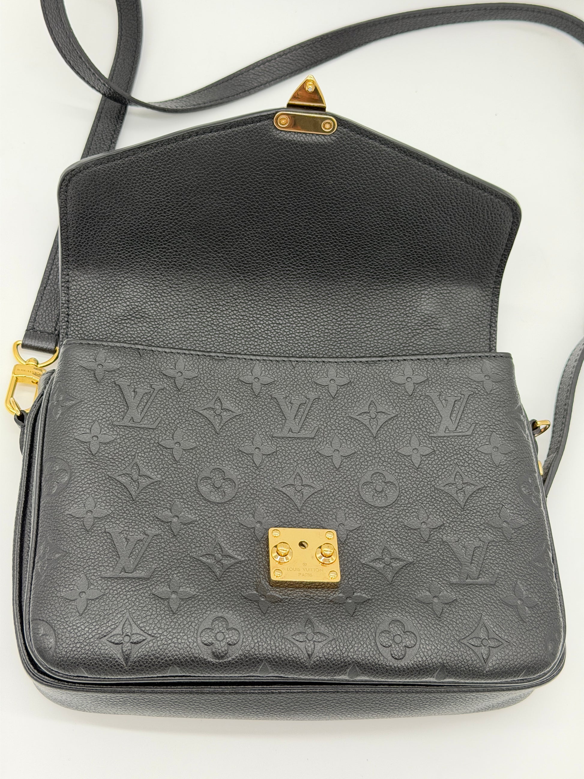 Louis Vuitton Pochette Metis Black Empreinte