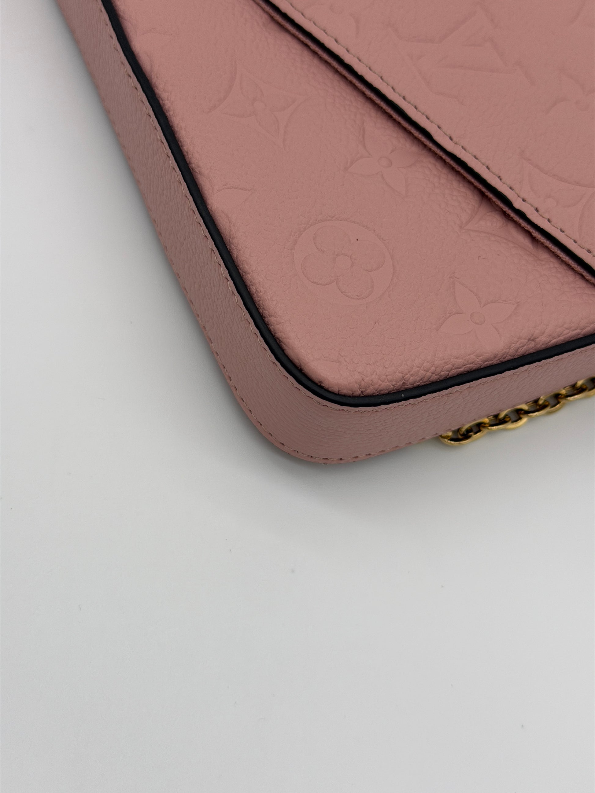 Louis Vuitton Pochette Felicie Empreinte Rose Poudre Pink