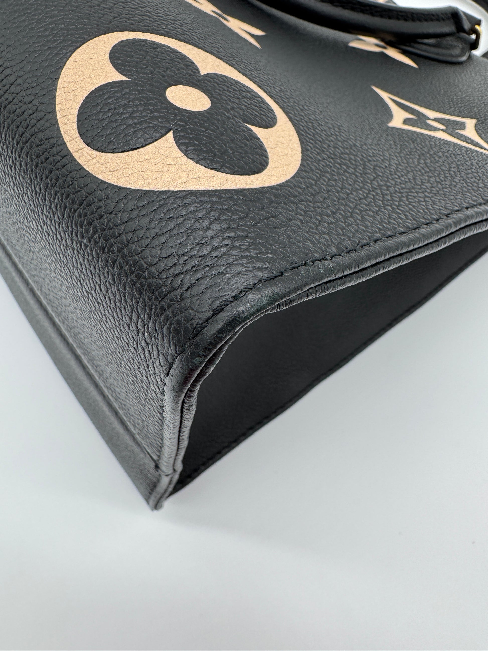 Louis Vuitton OnTheGo MM Bicolor Monogram Empreinte