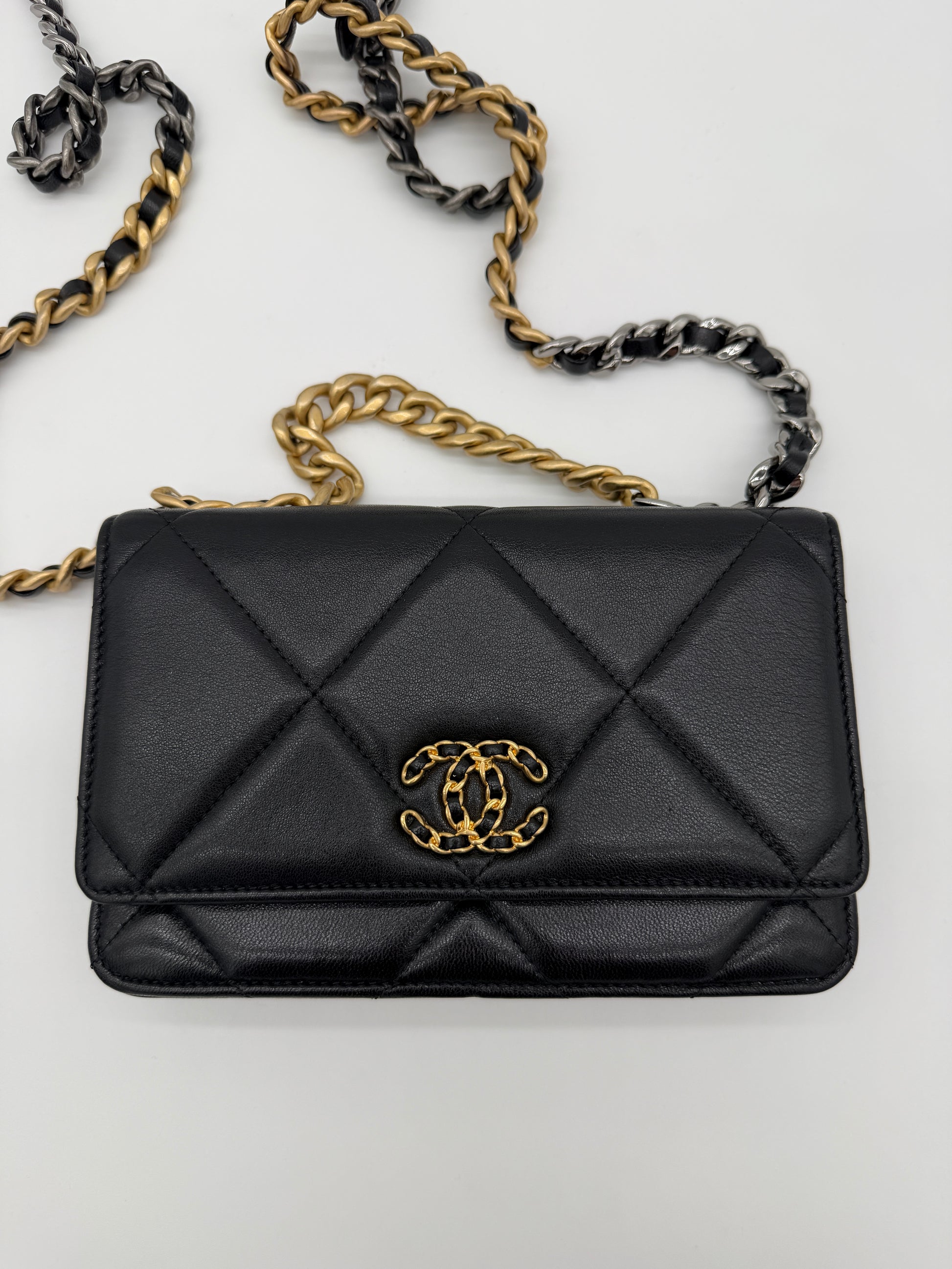 Chanel 19 Wallet on Chain