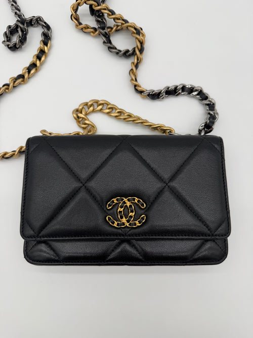 Chanel 19 Wallet on Chain