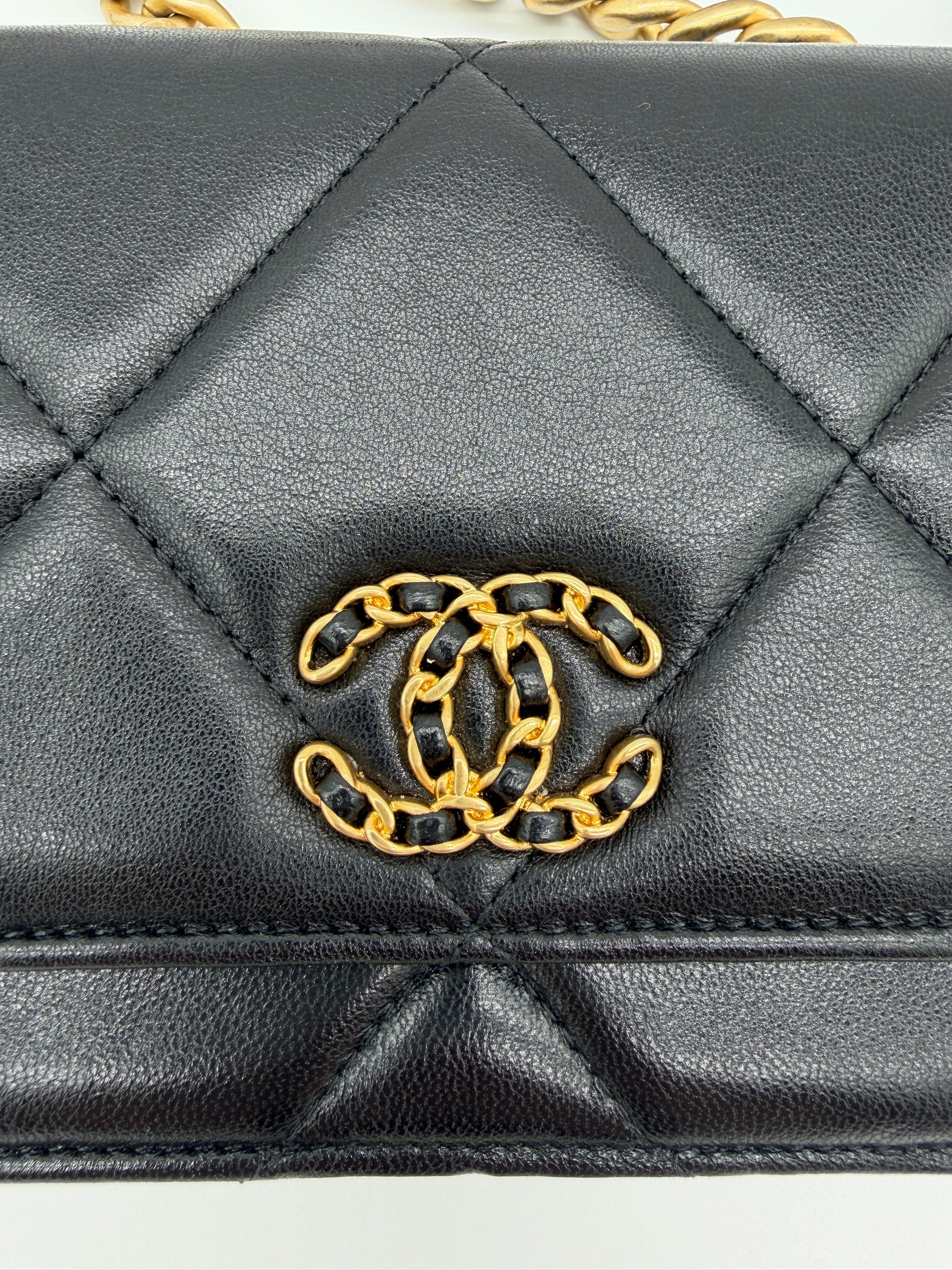 Chanel 19 Wallet on Chain
