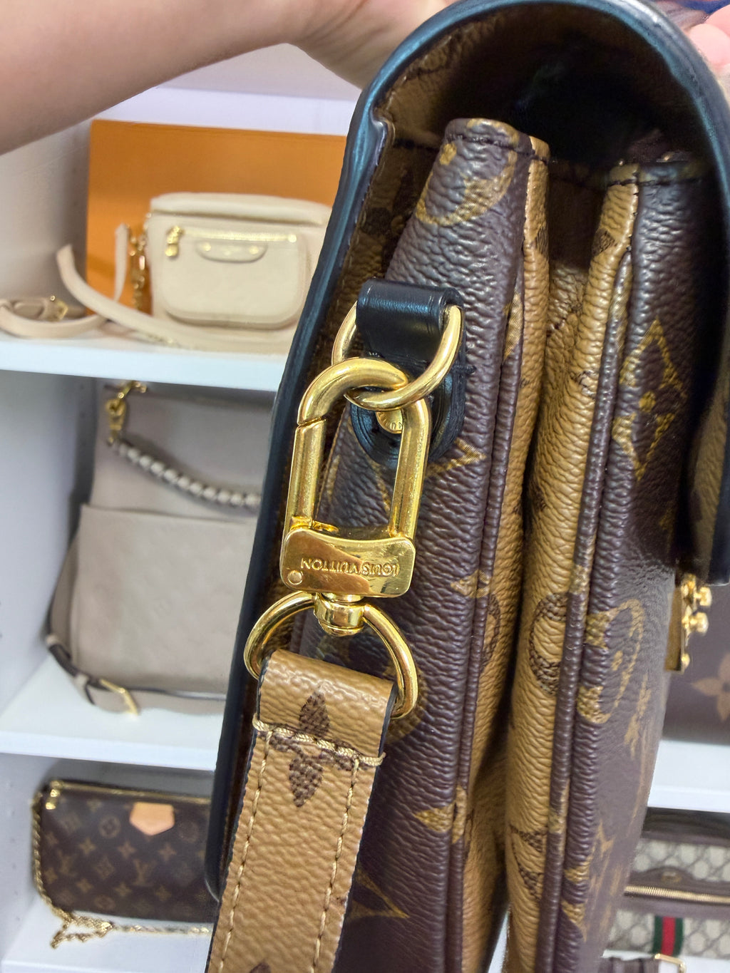 Louis Vuitton Pochette Métis Reverse Monogram