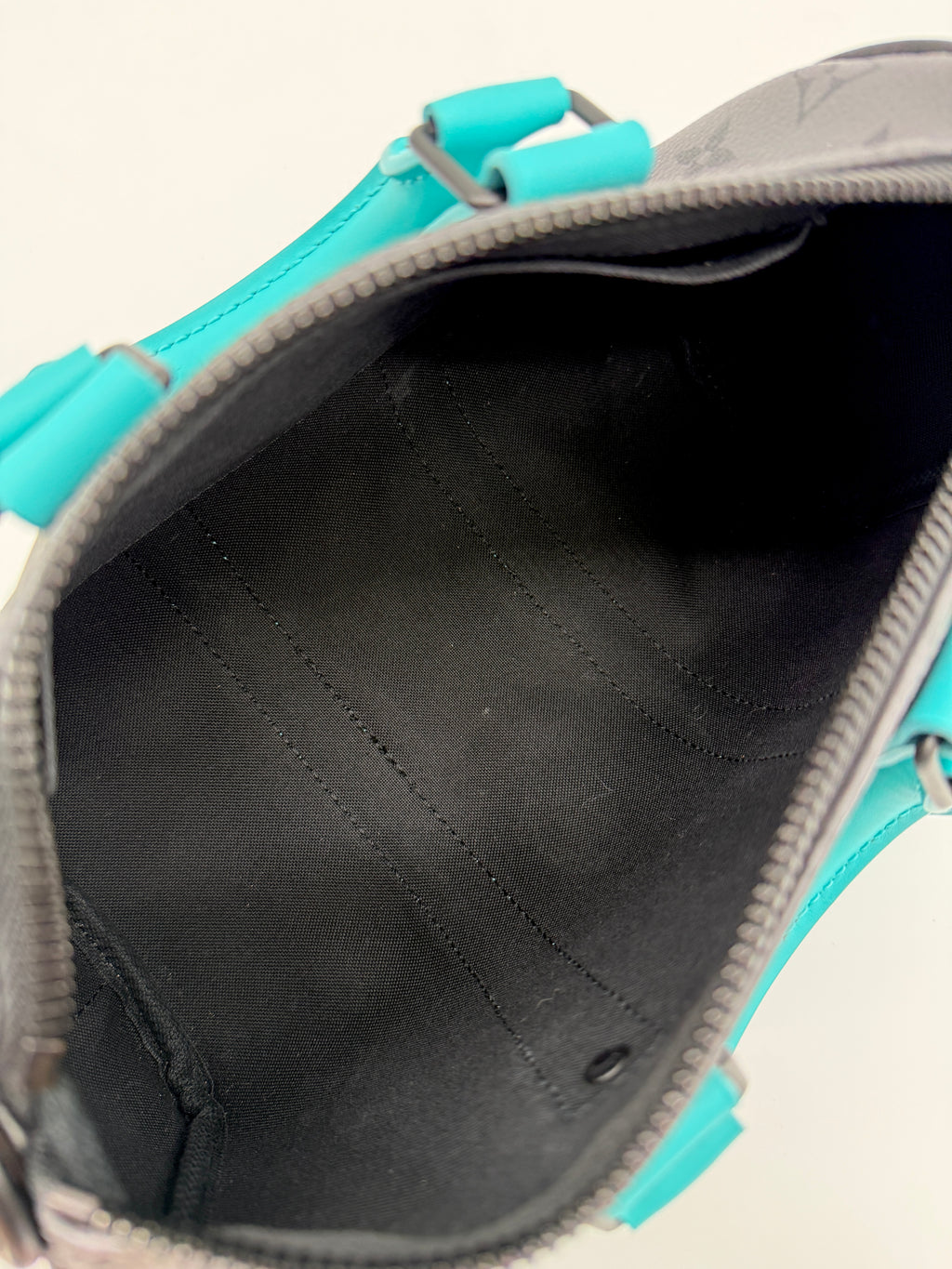 Louis Vuitton Keepall Bandouliere 25 Turquoise / Monogram Eclipse Reverse