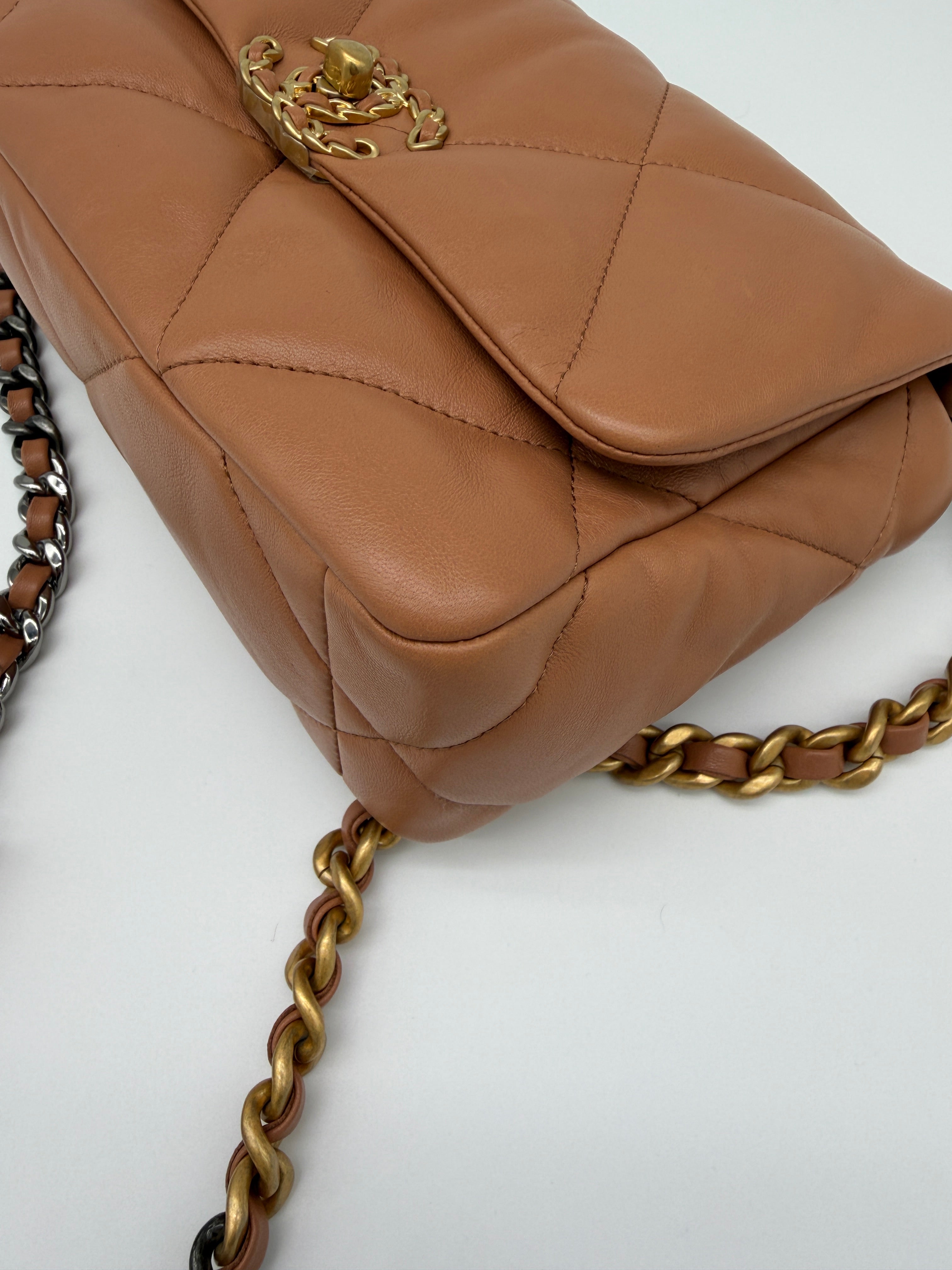 Chanel 19 Caramel Small