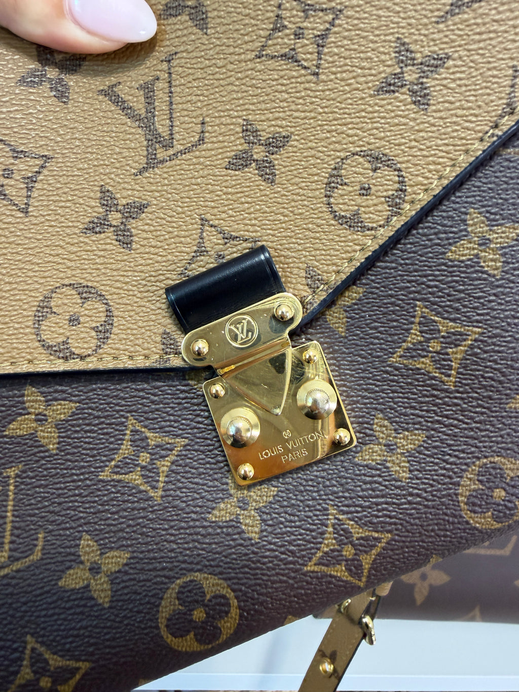 Louis Vuitton Pochette Métis Reverse Monogram