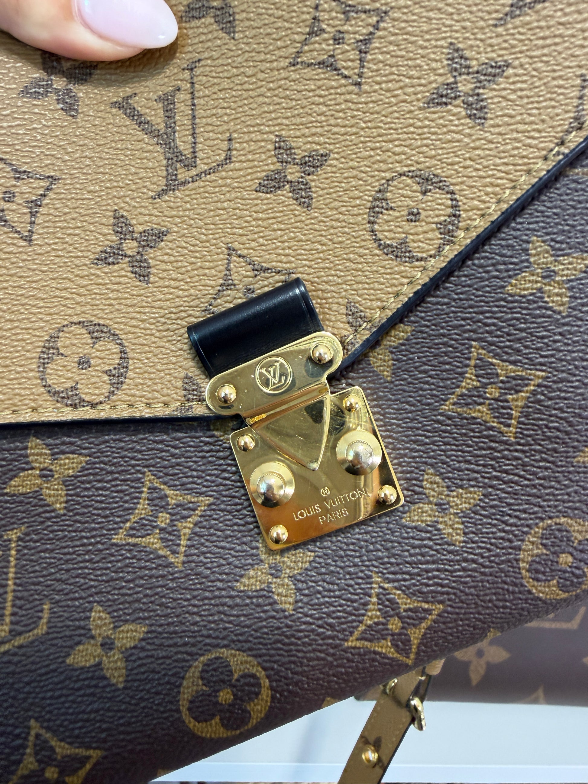 Louis Vuitton Pochette Métis Reverse Monogram