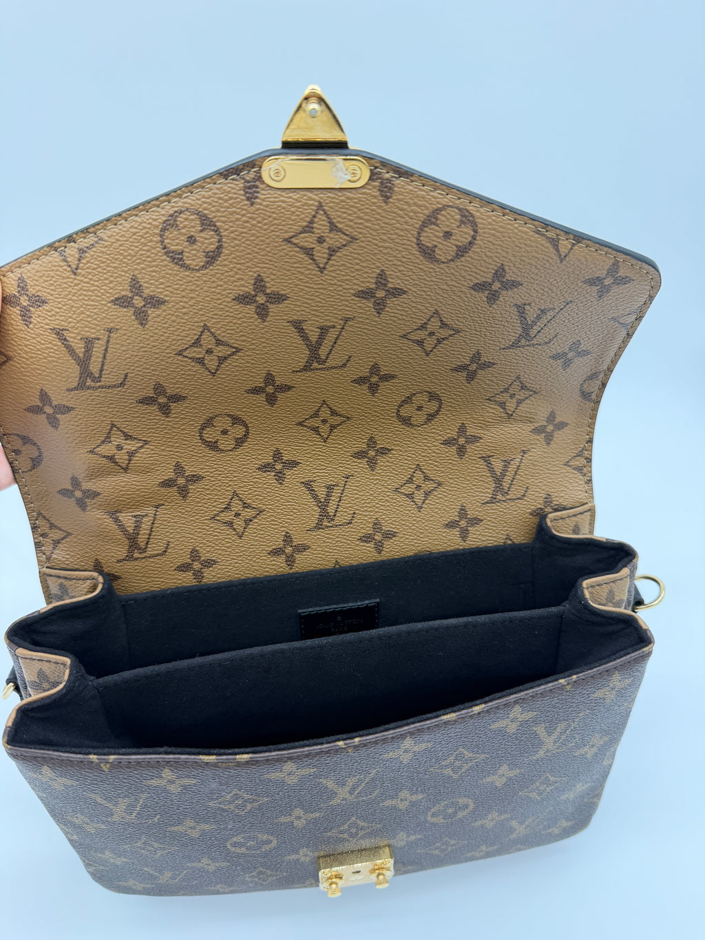 Louis Vuitton Pochette Métis Reverse Monogram