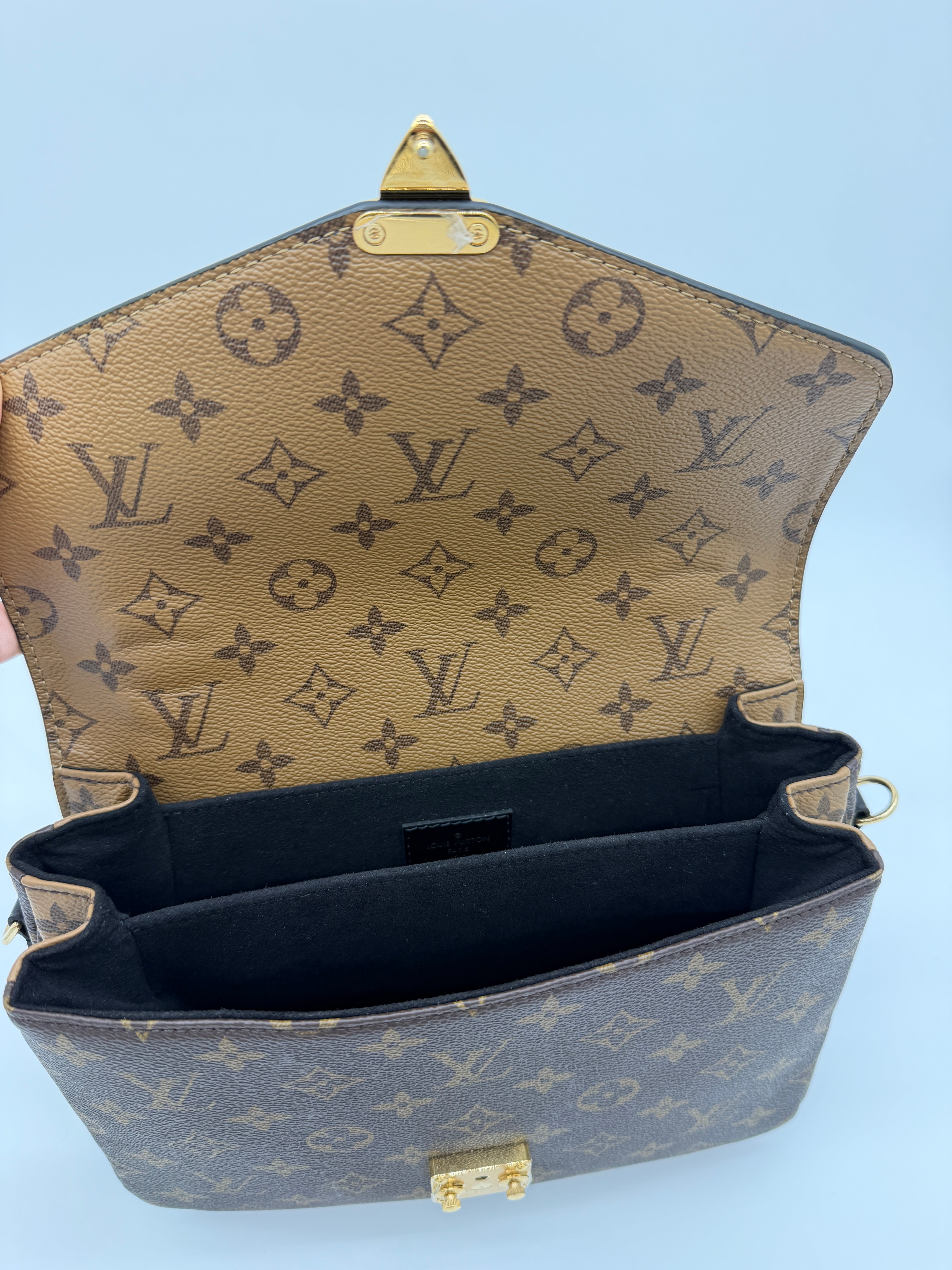 Louis Vuitton Pochette Métis Reverse Monogram