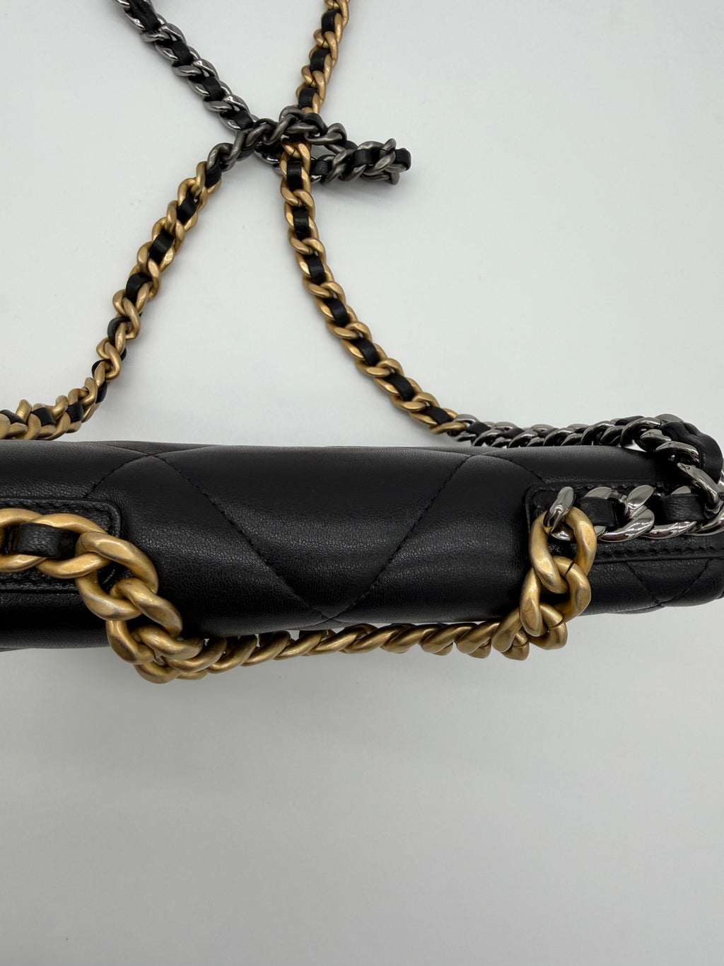 Chanel 19 Wallet on Chain
