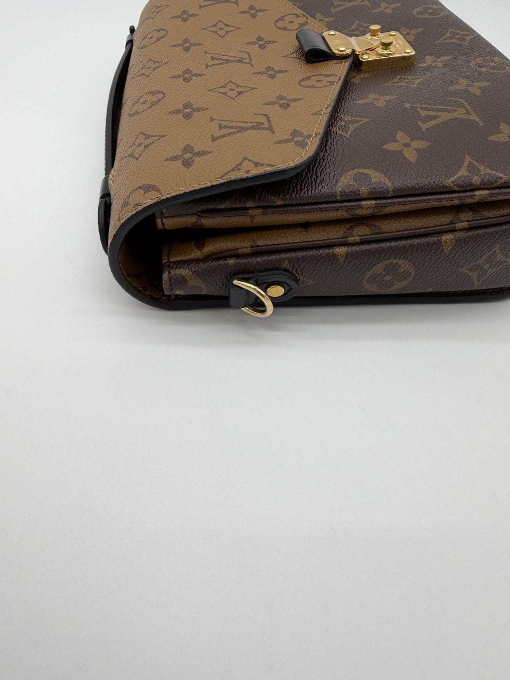 Louis Vuitton Pochette Métis Reverse Monogram