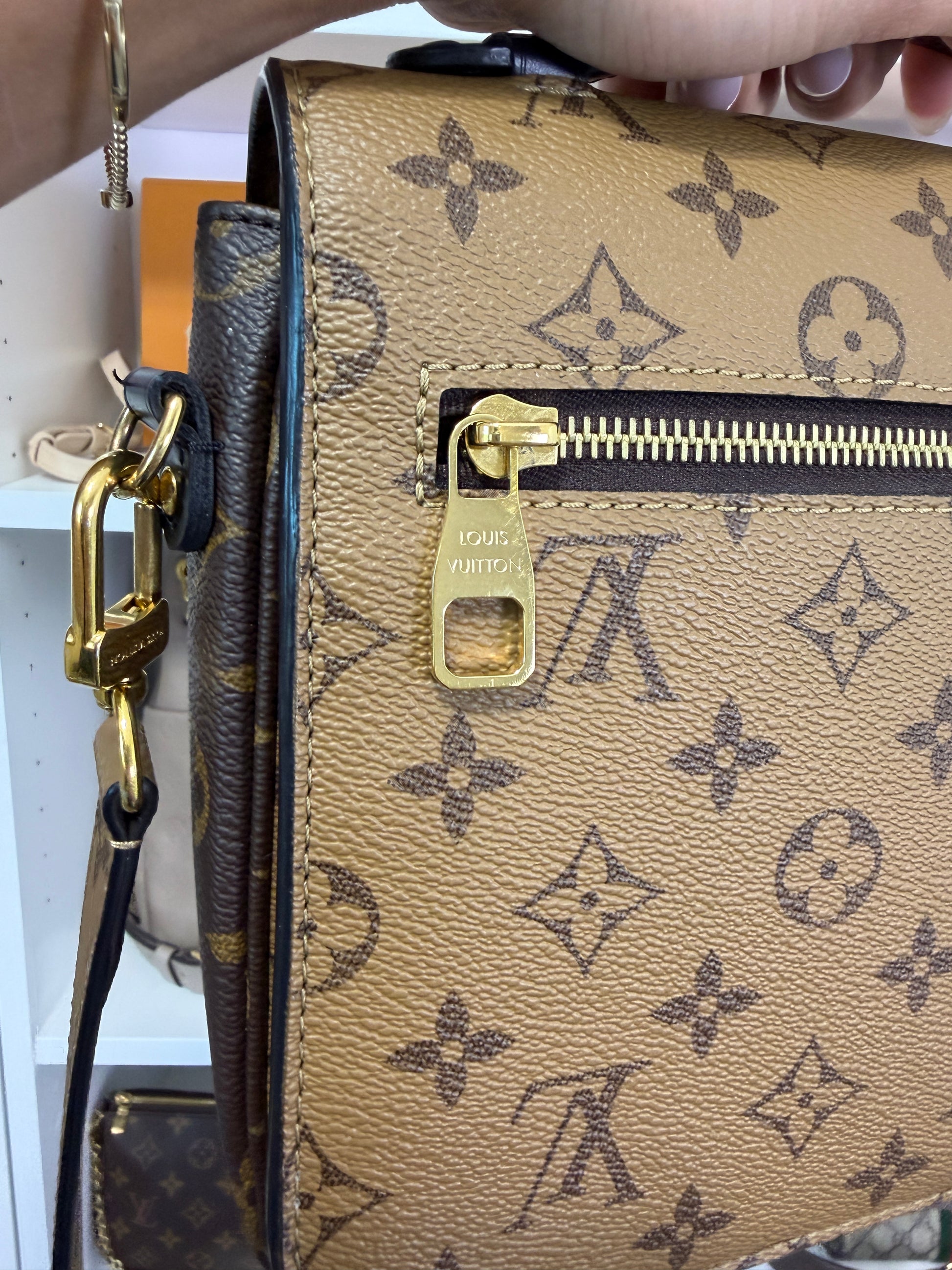 Louis Vuitton Pochette Métis Reverse Monogram