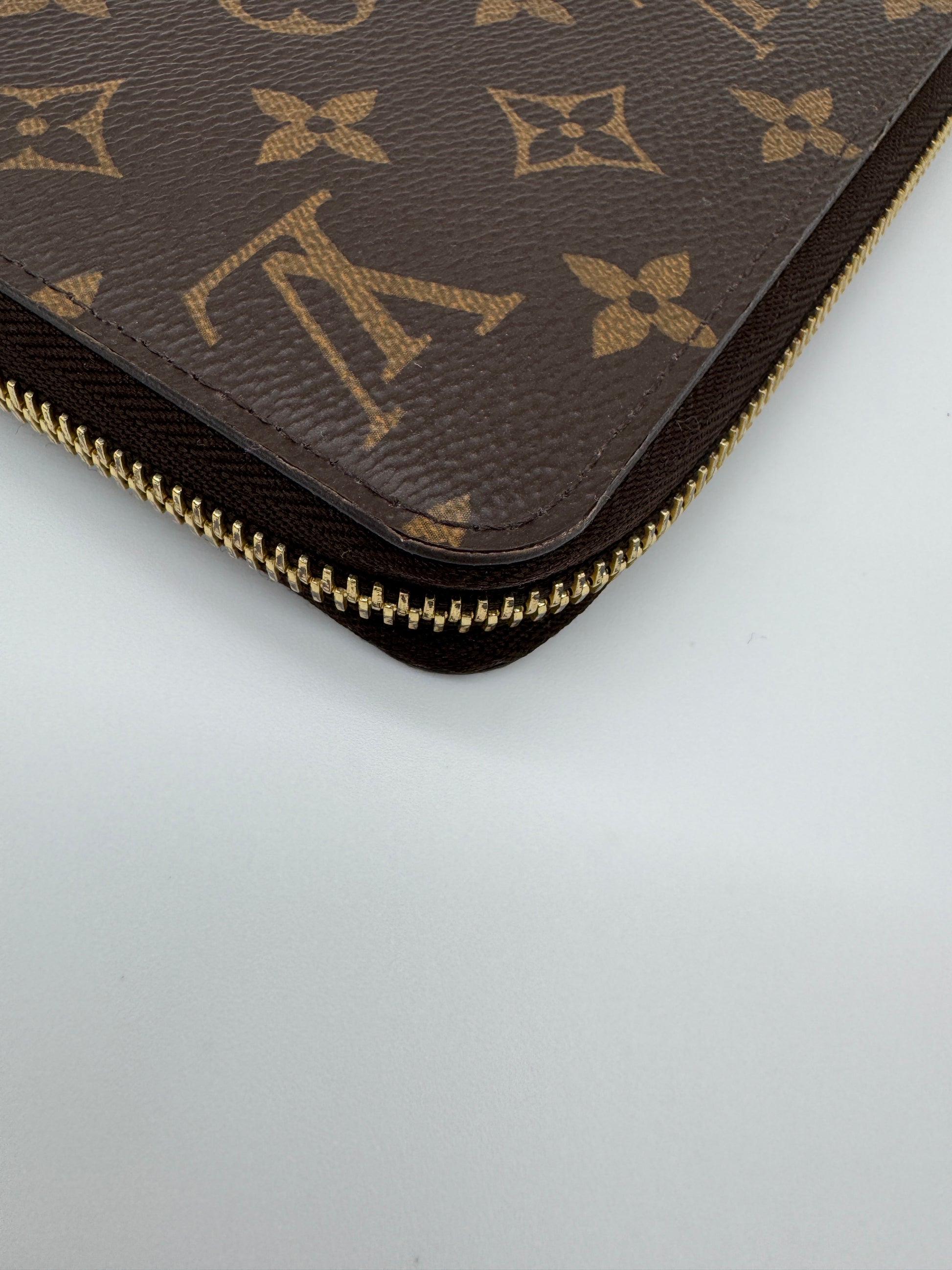 Louis Vuitton Monogram Zippy Wallet