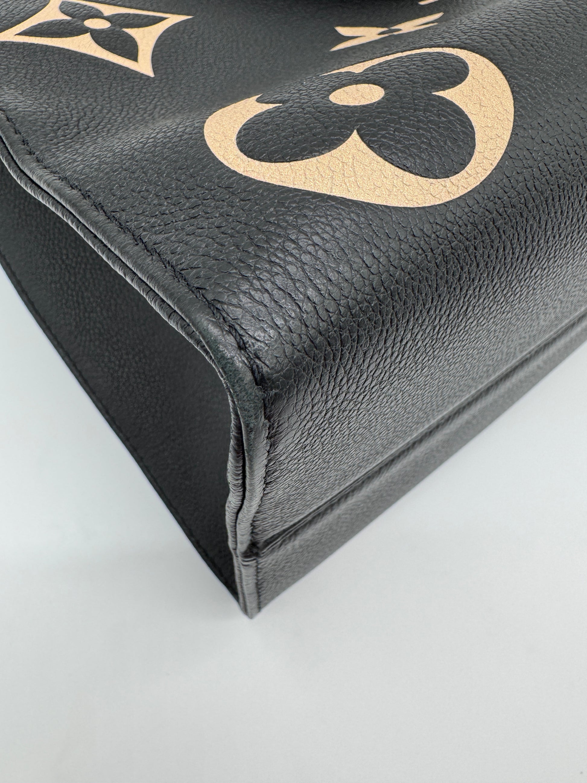 Louis Vuitton OnTheGo MM Bicolor Monogram Empreinte