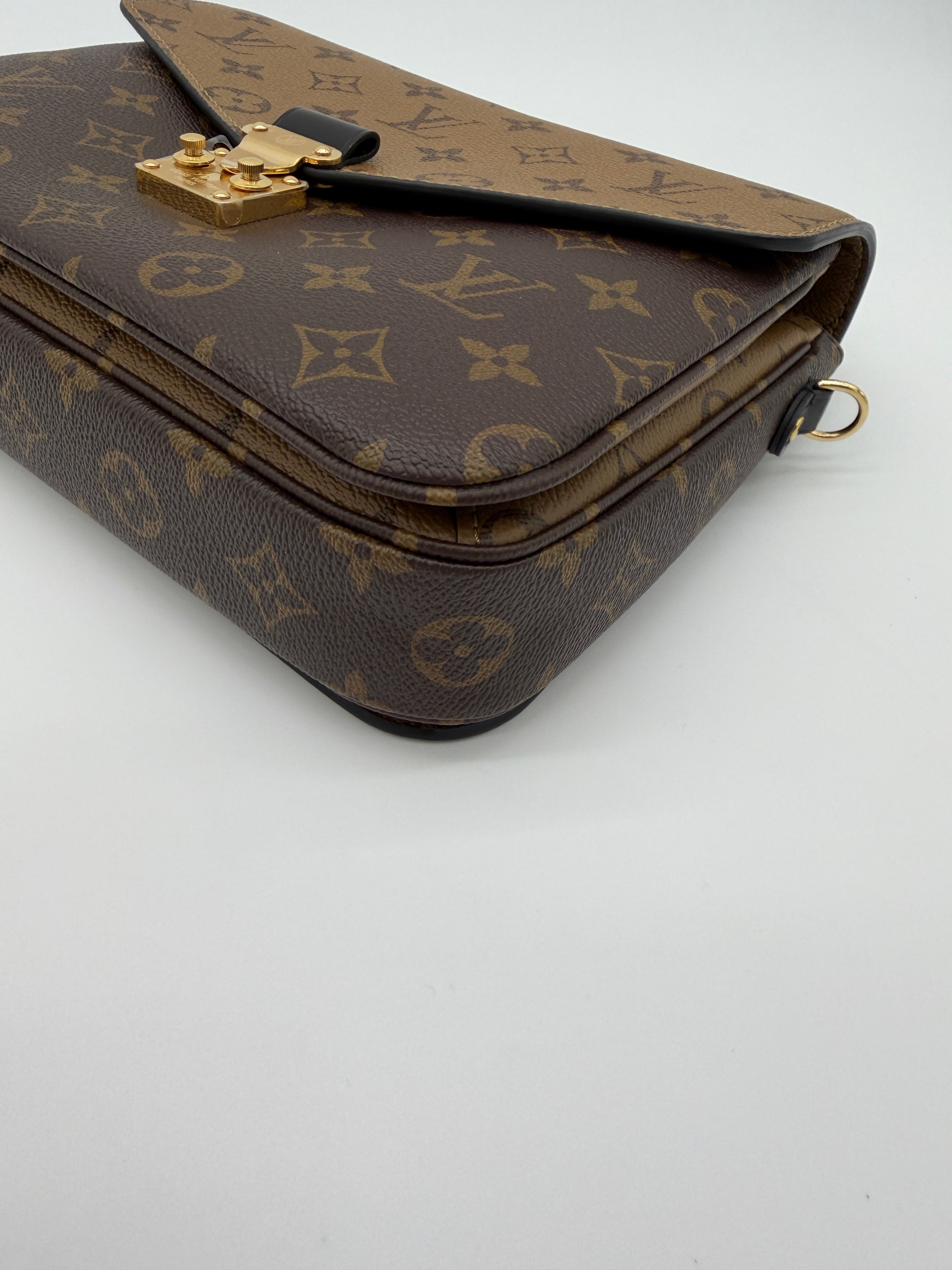 Louis Vuitton Pochette Métis Reverse Monogram