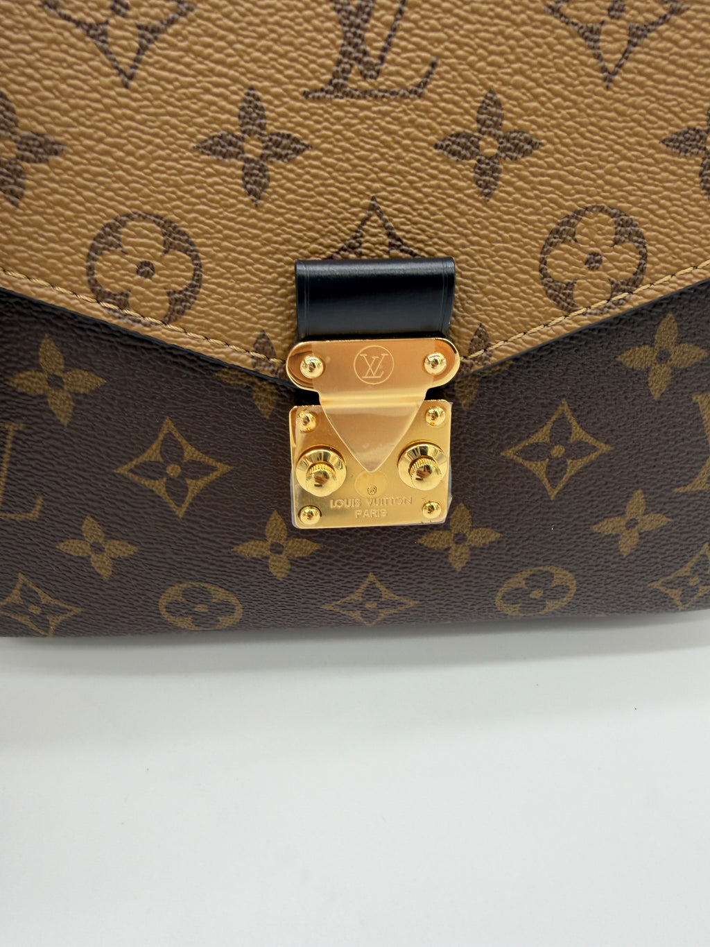 Louis Vuitton Pochette Métis Reverse Monogram