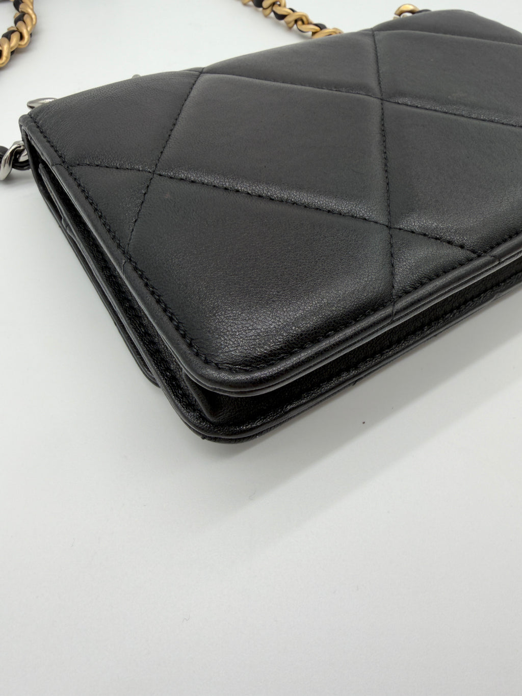 Chanel 19 Wallet on Chain