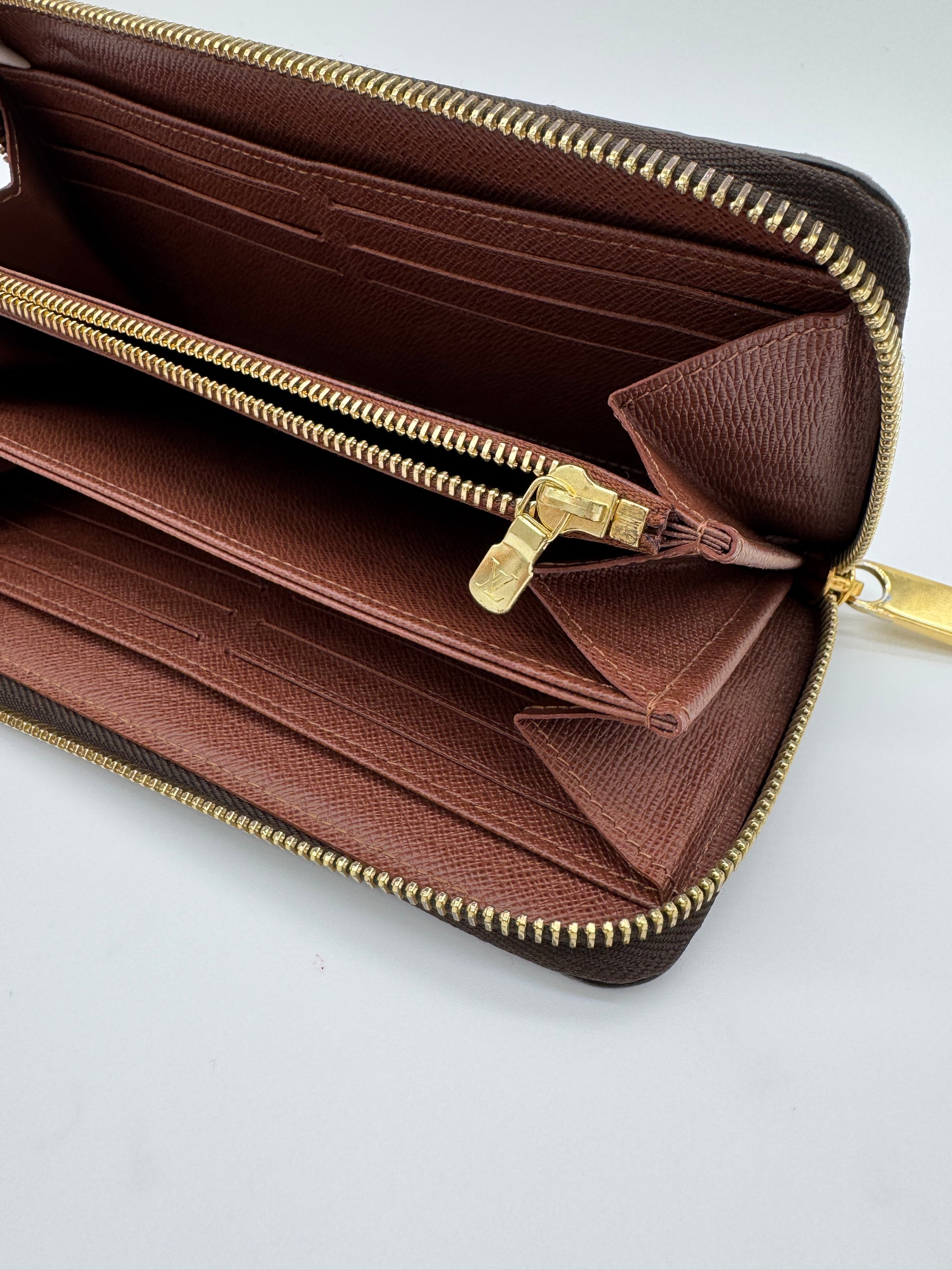 Louis Vuitton Monogram Zippy Wallet