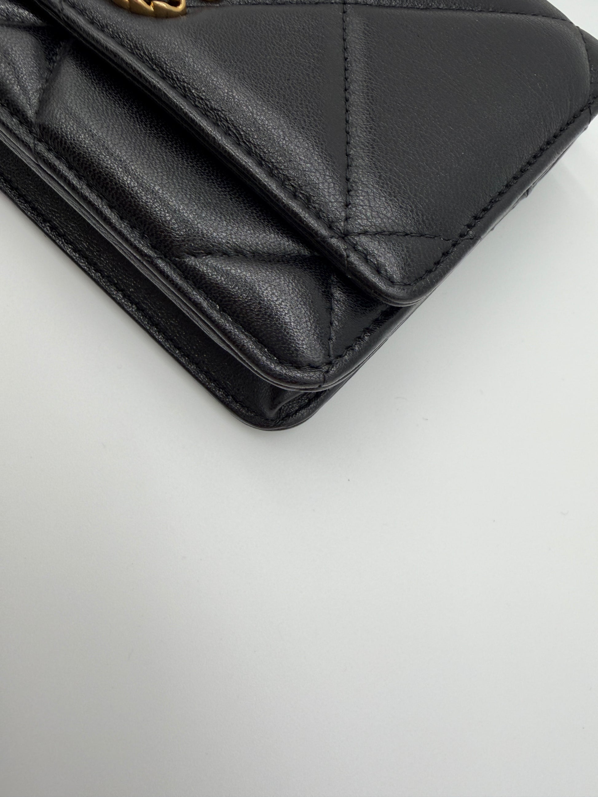 Chanel 19 Wallet on Chain