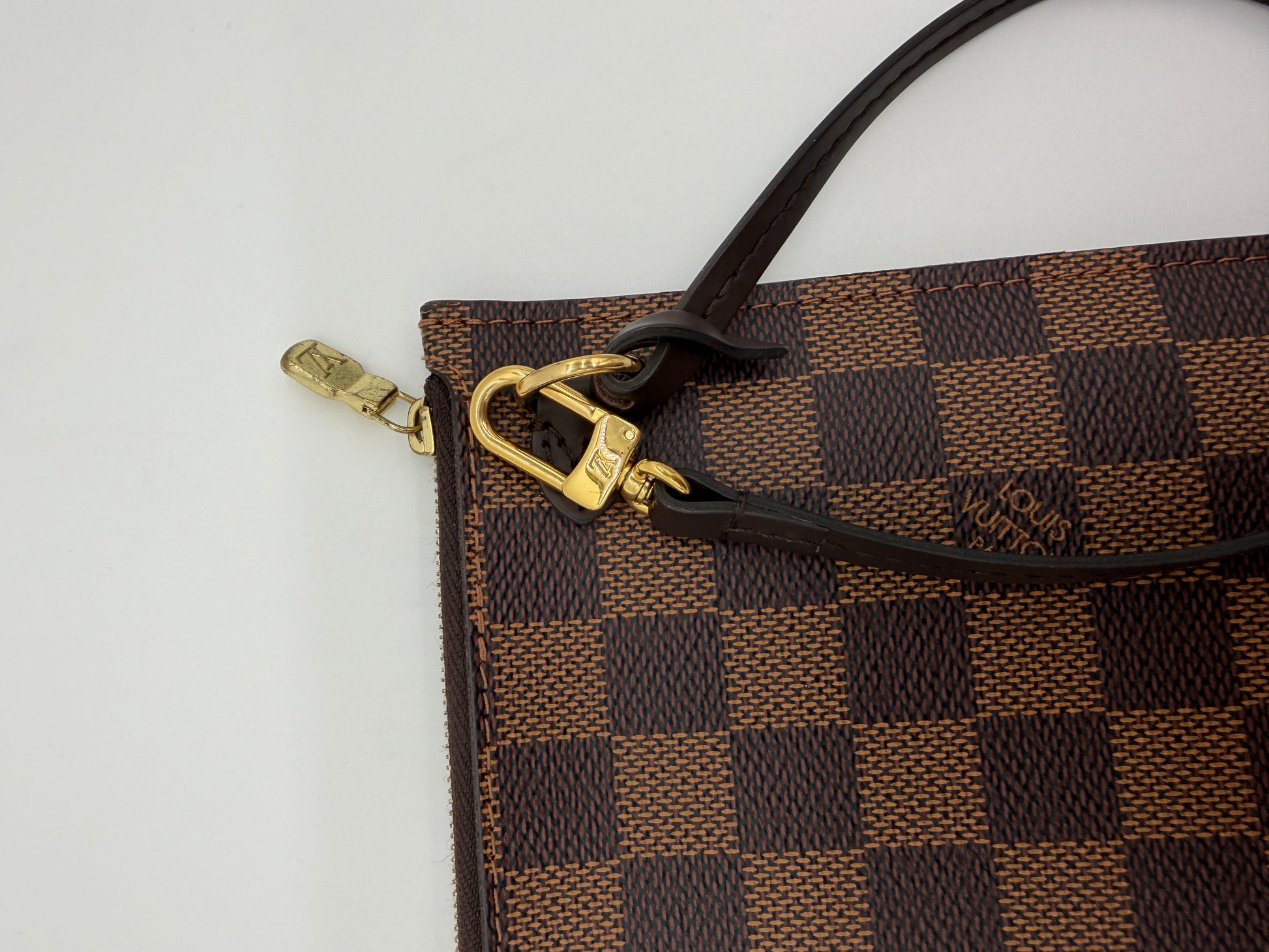 Louis Vuitton Damier Ebene Neverfull Pochette