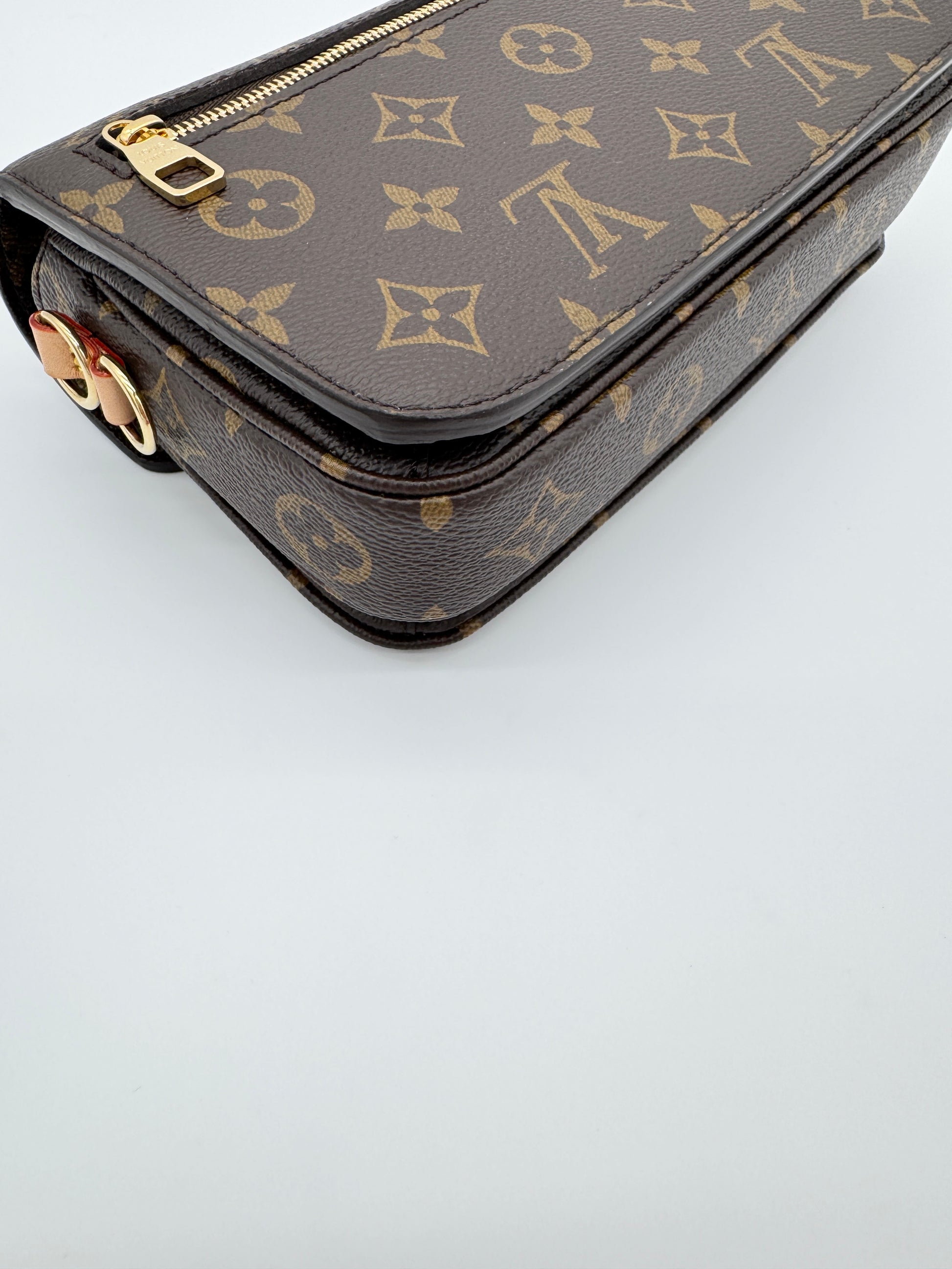 Louis Vuitton Pochette Métis East West